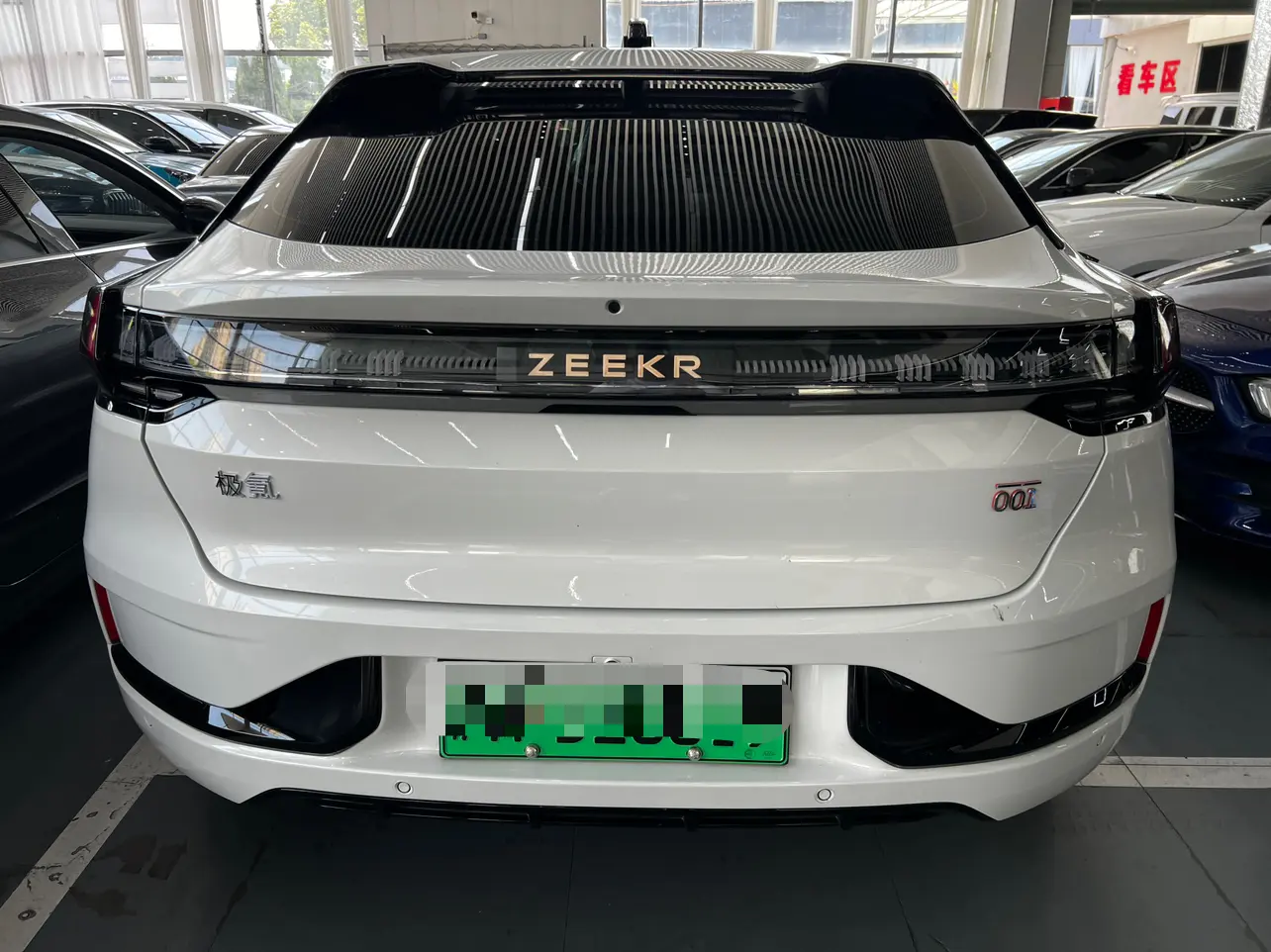 ZEEKR 001