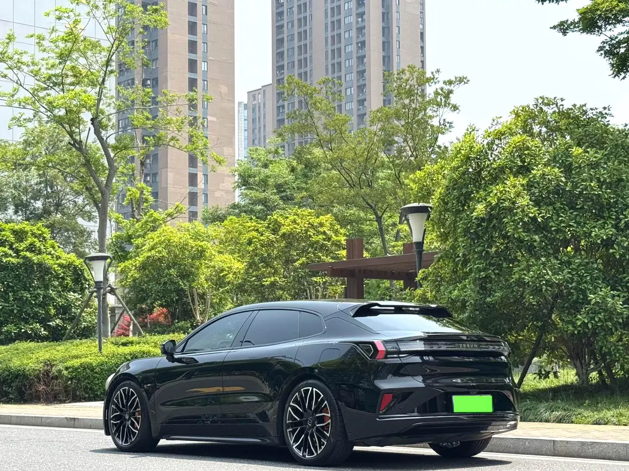 ZEEKR 001