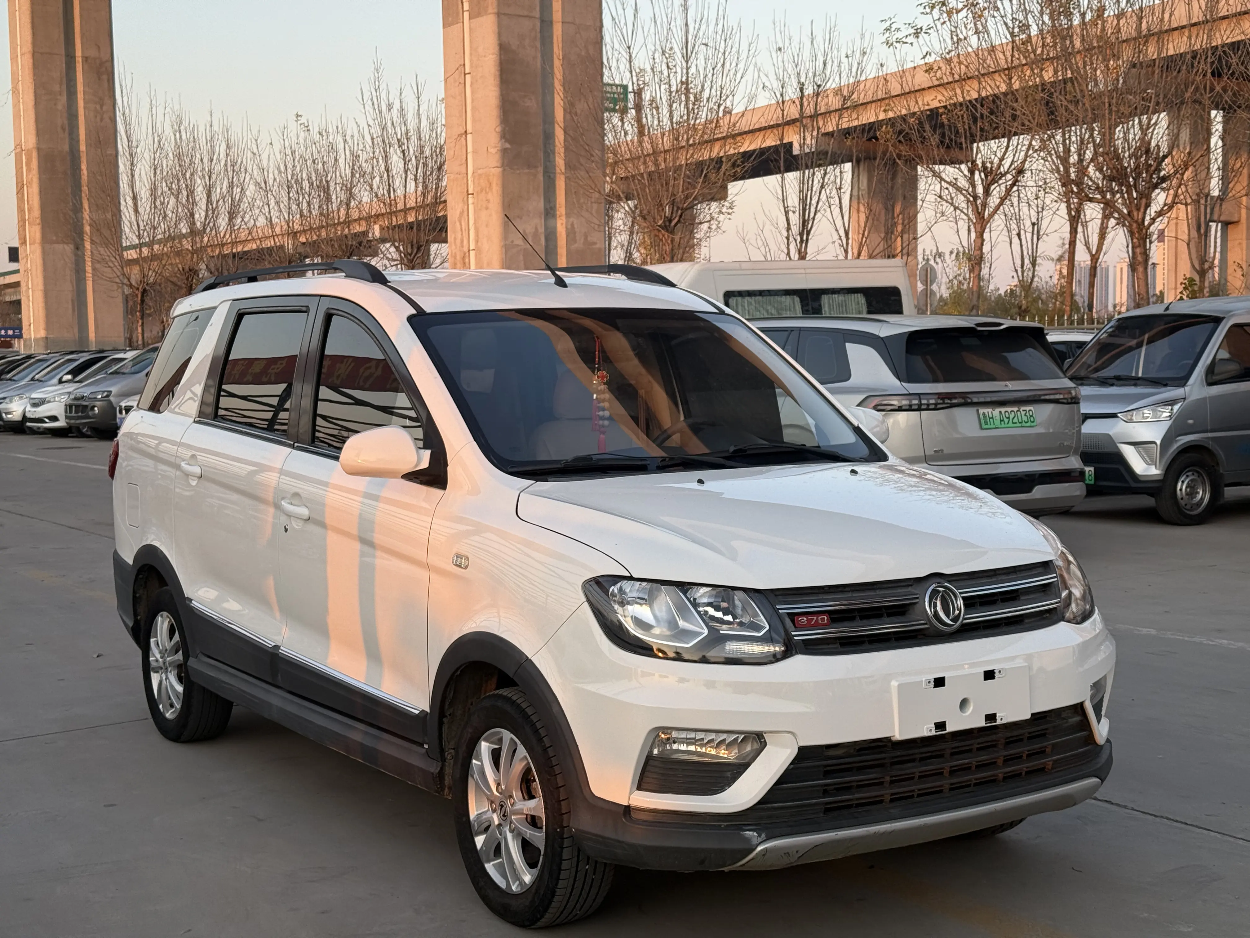 Dongfeng Fengon 370