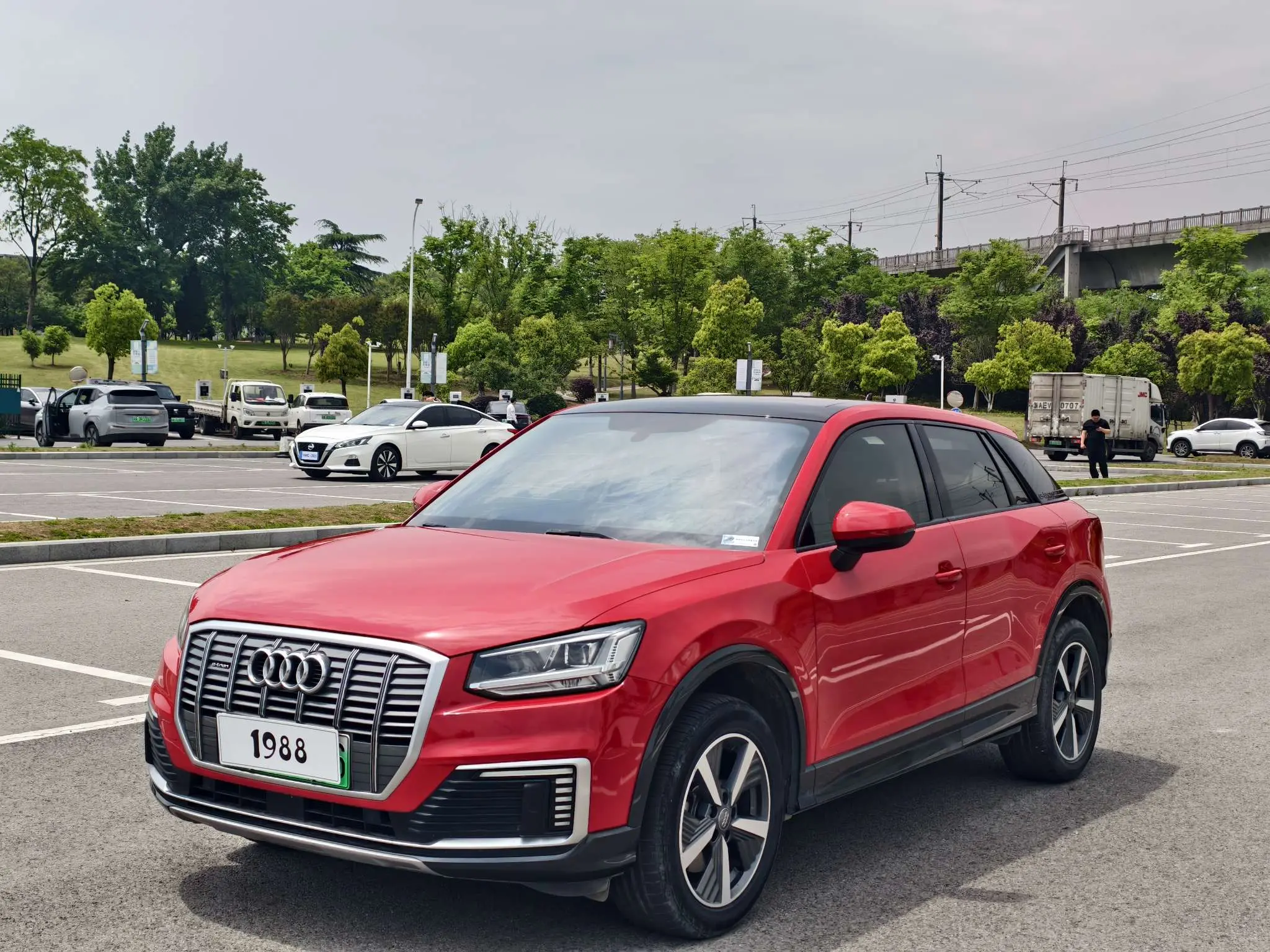 Audi Q2L e-tron