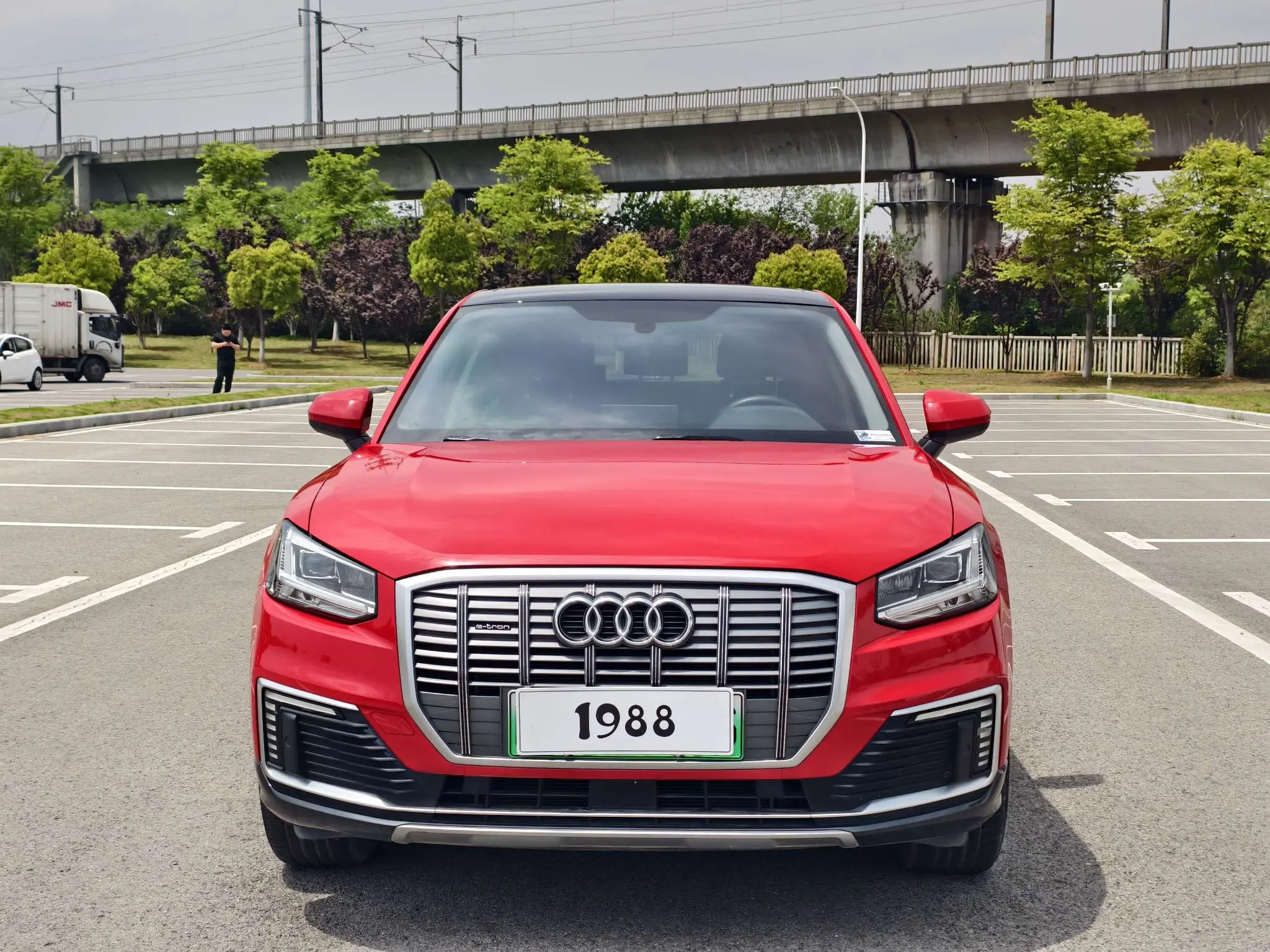 Audi Q2L e-tron