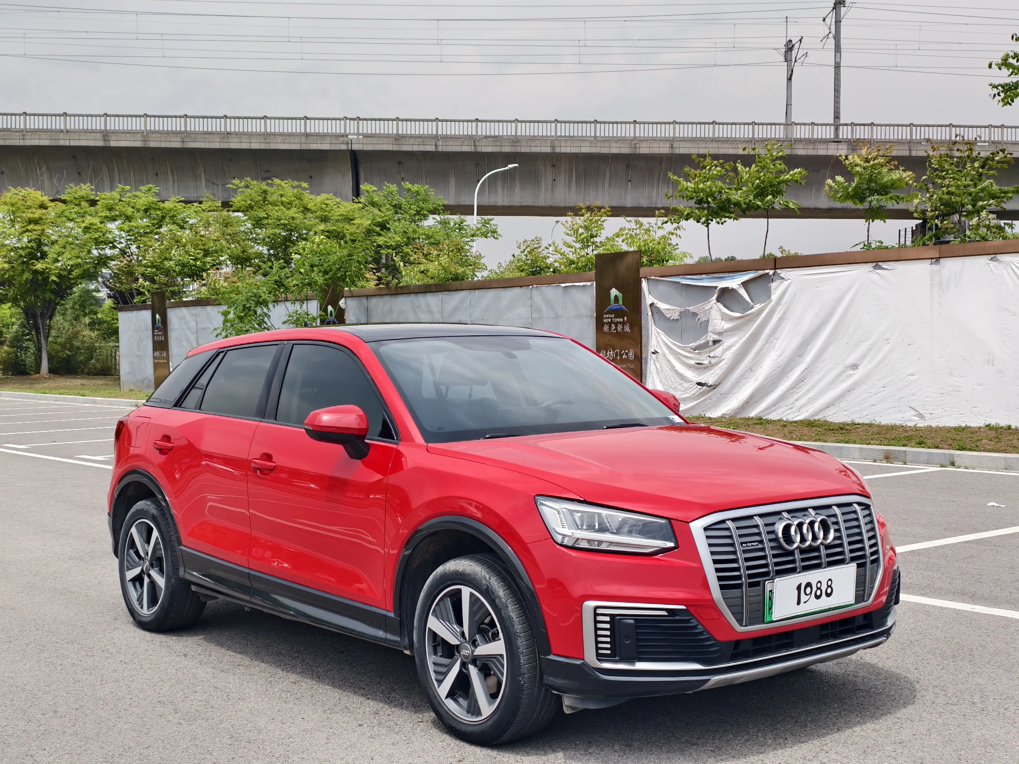 Audi Q2L e-tron