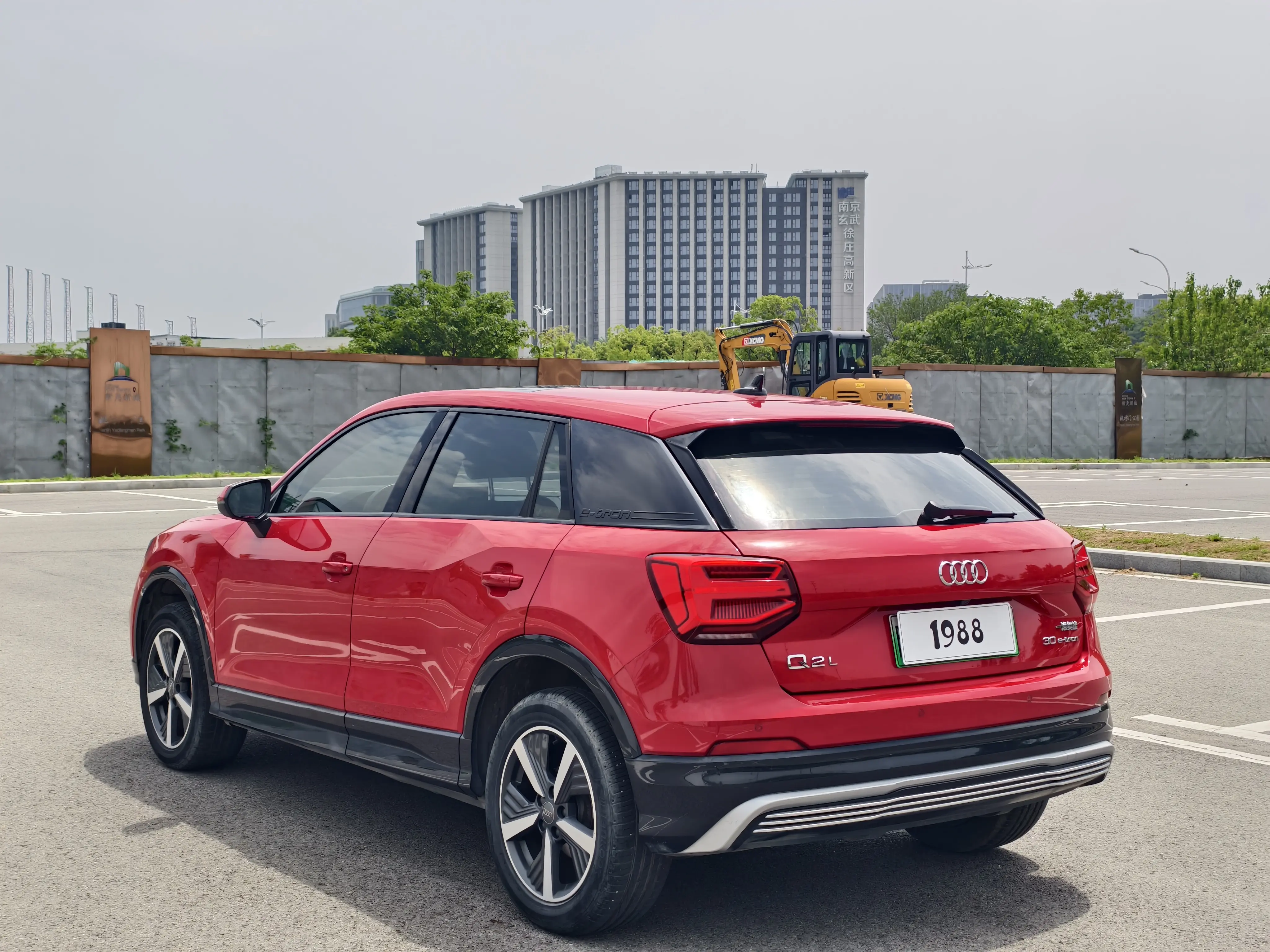 Audi Q2L e-tron