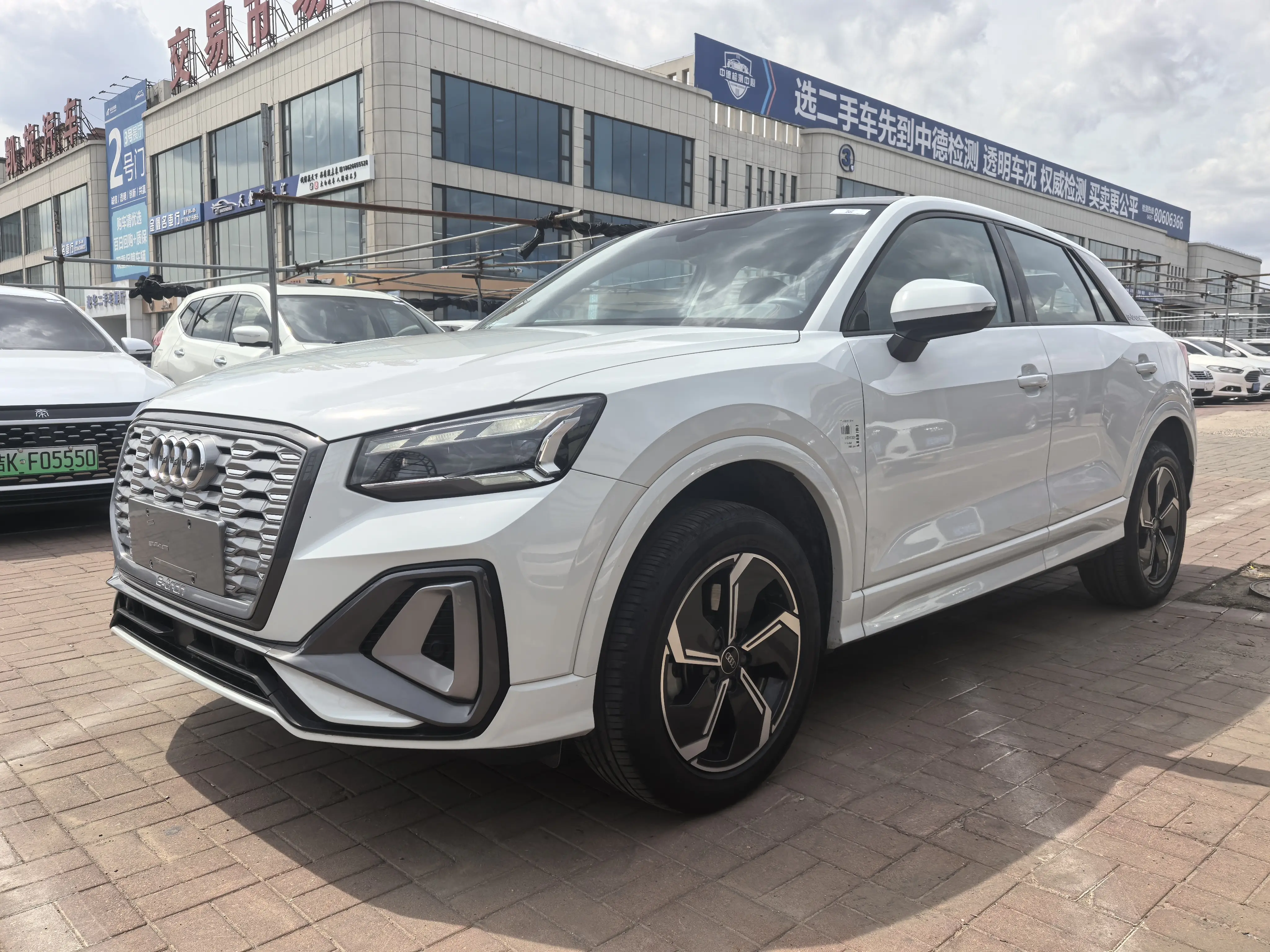 Audi Q2L e-tron