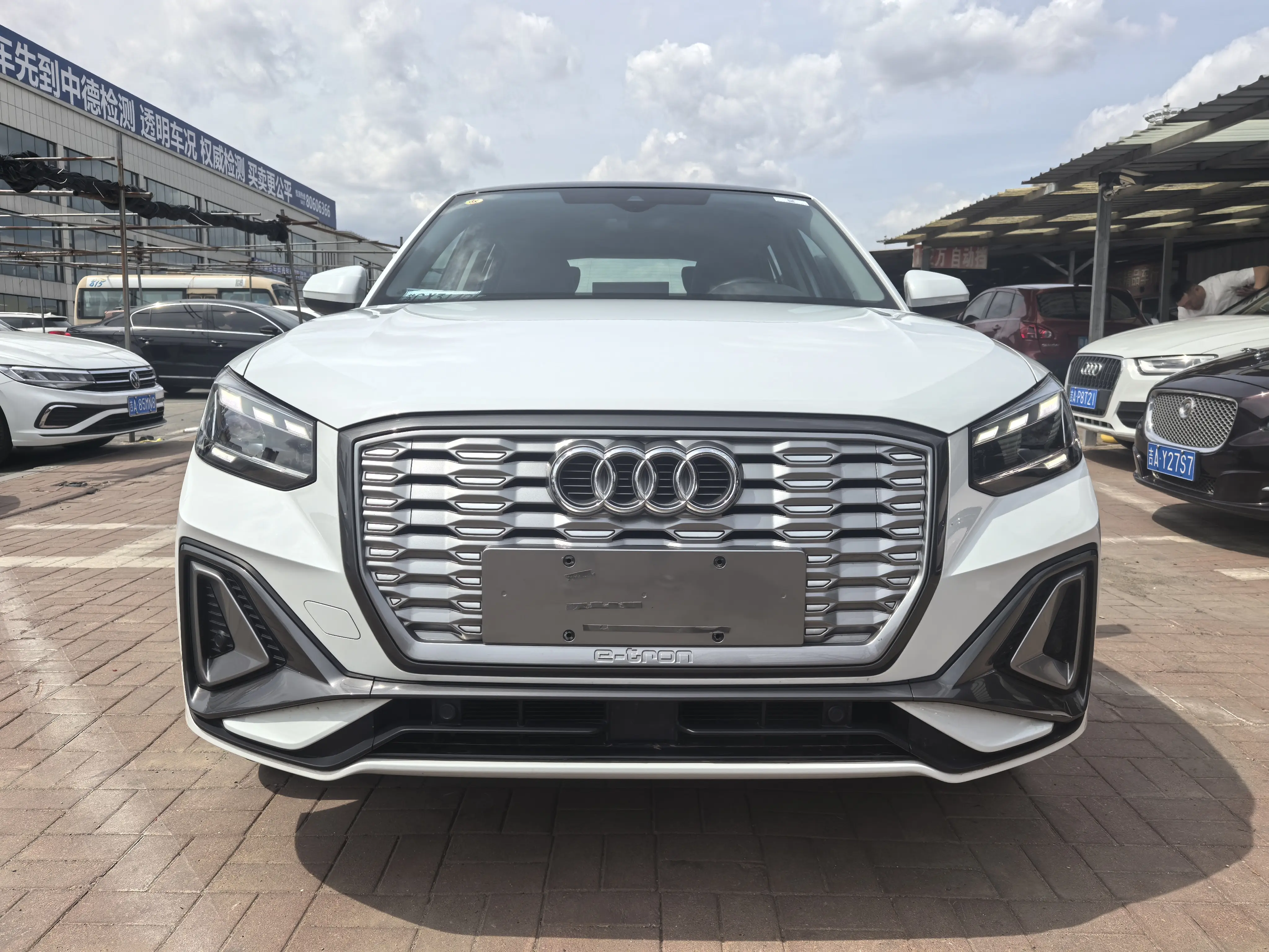 Audi Q2L e-tron