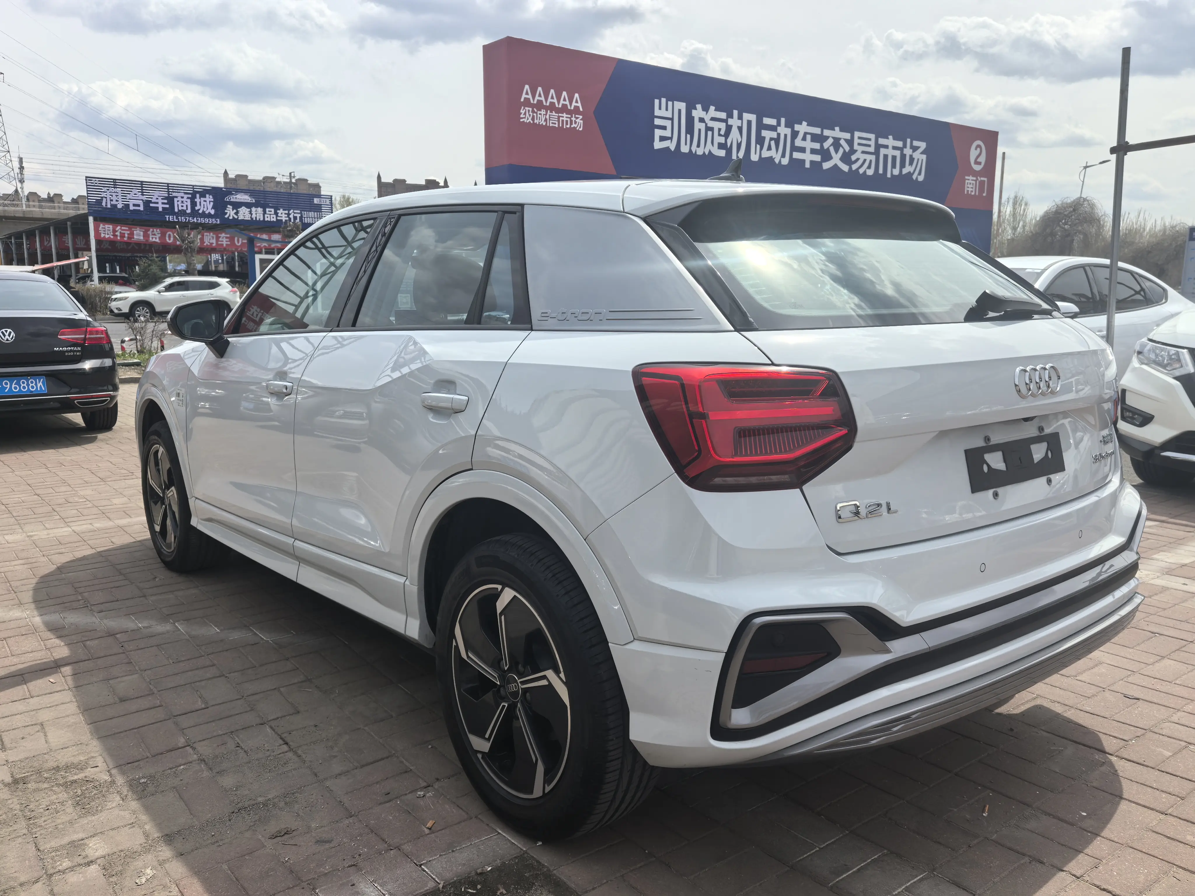 Audi Q2L e-tron