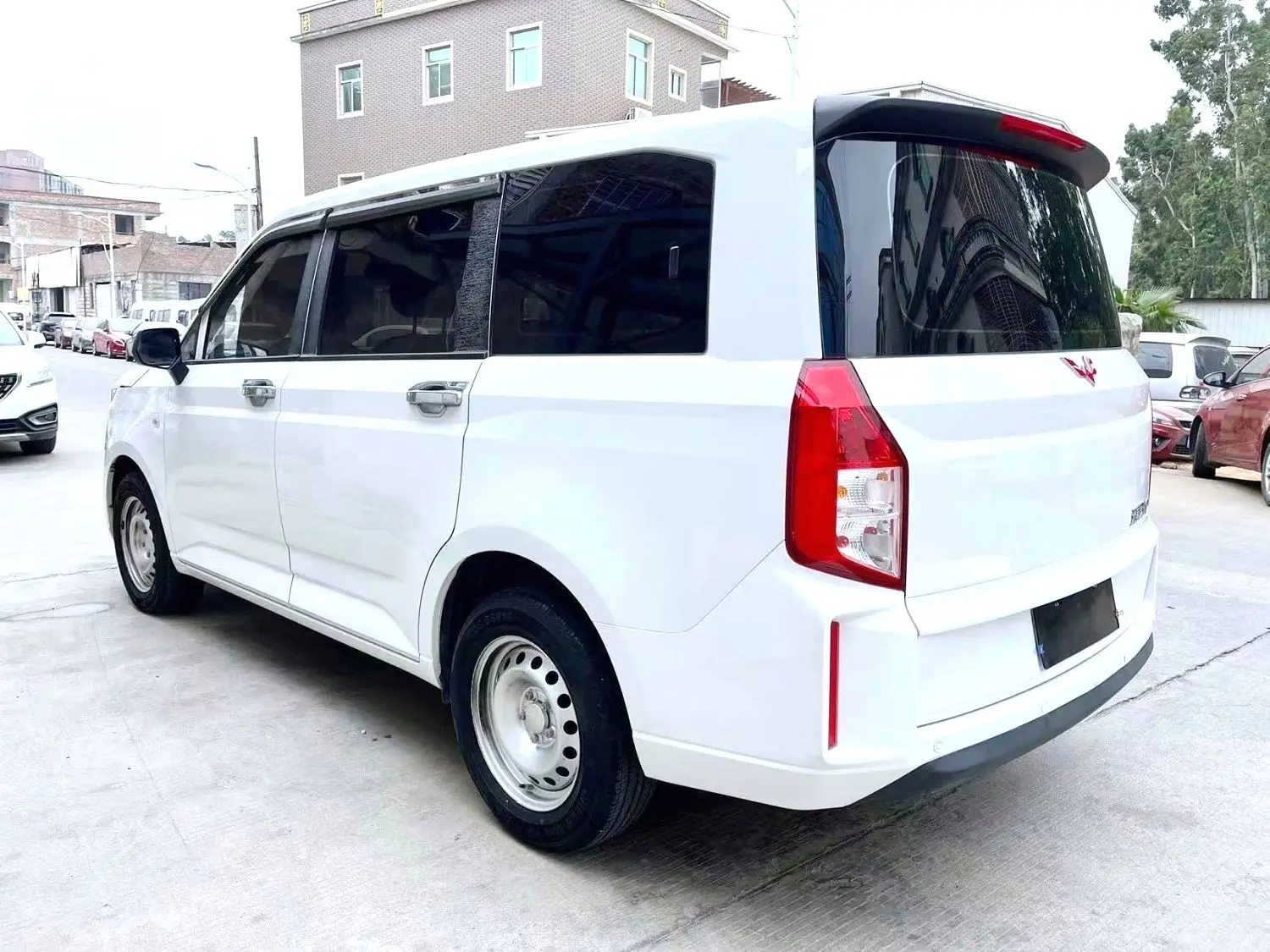 Wuling Hongguang PLUS