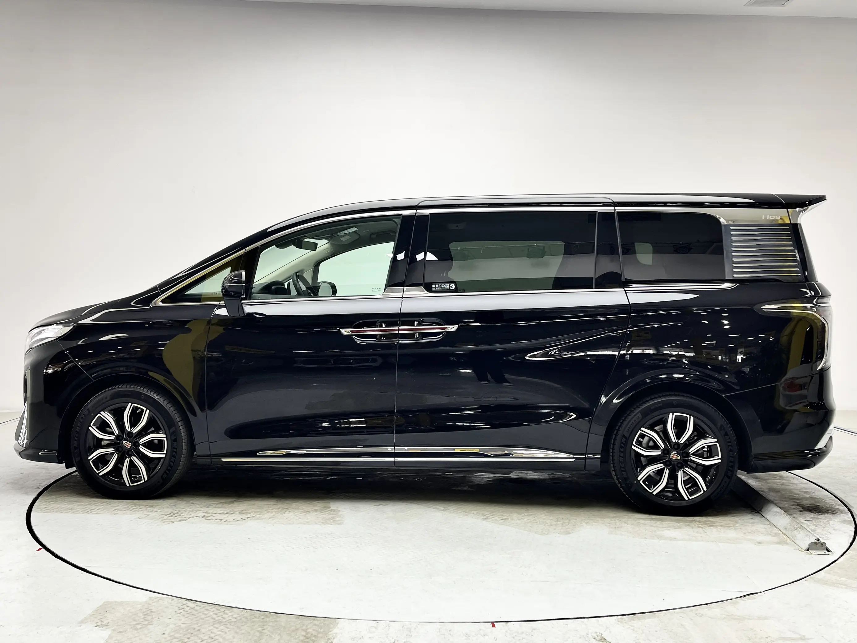 Hongqi HQ9
