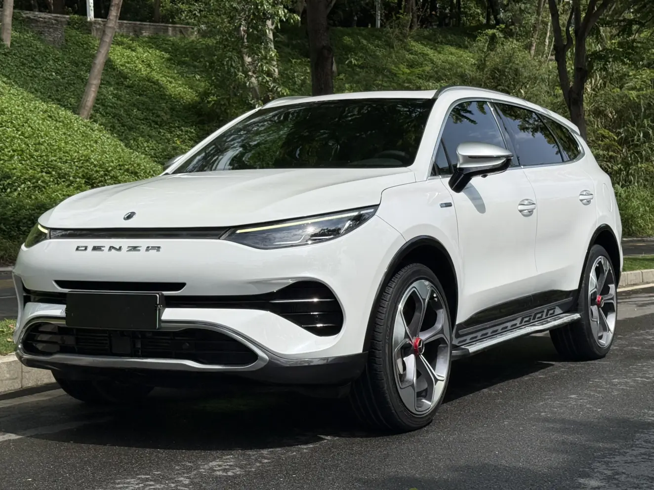 Denza X PHEV