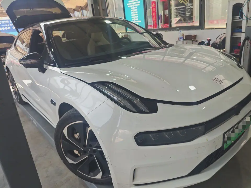 ZEEKR 001