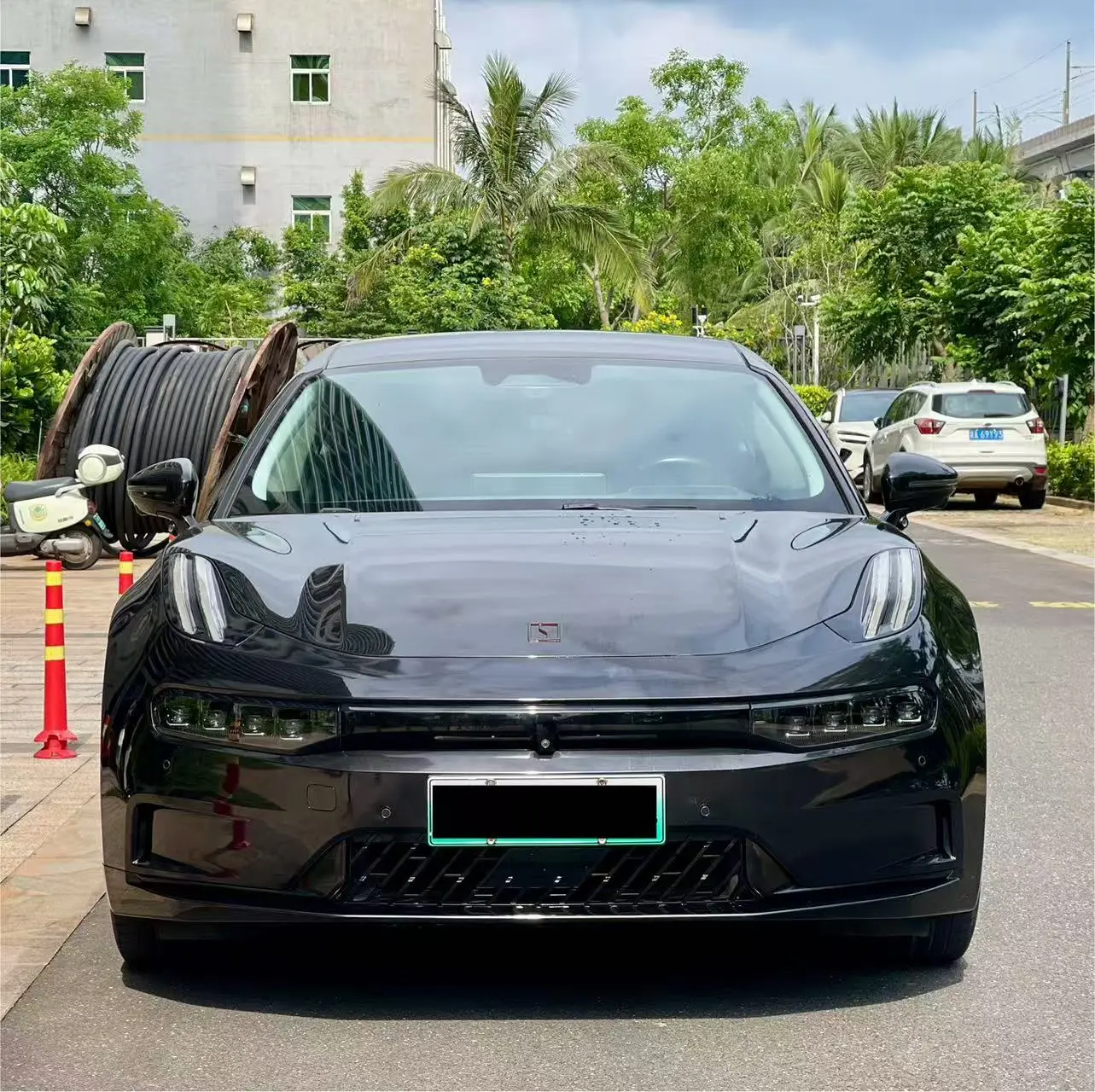 ZEEKR 001