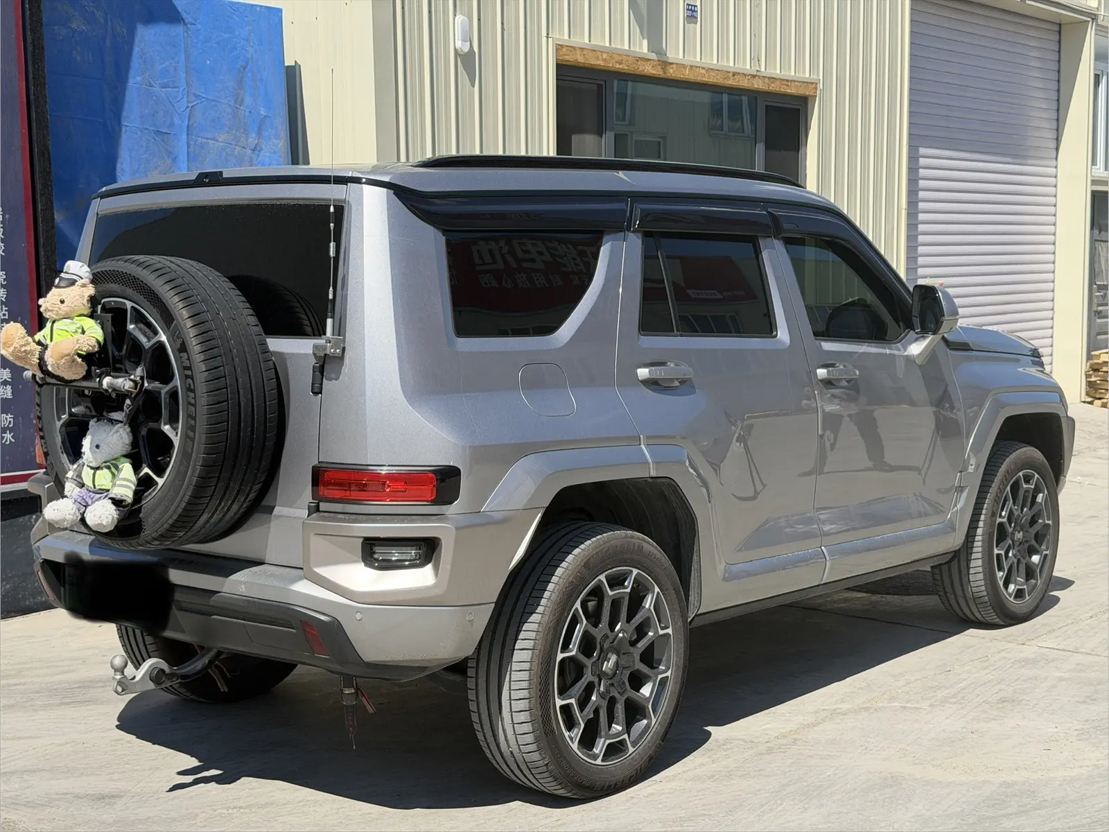 Tank 700Hi4-T