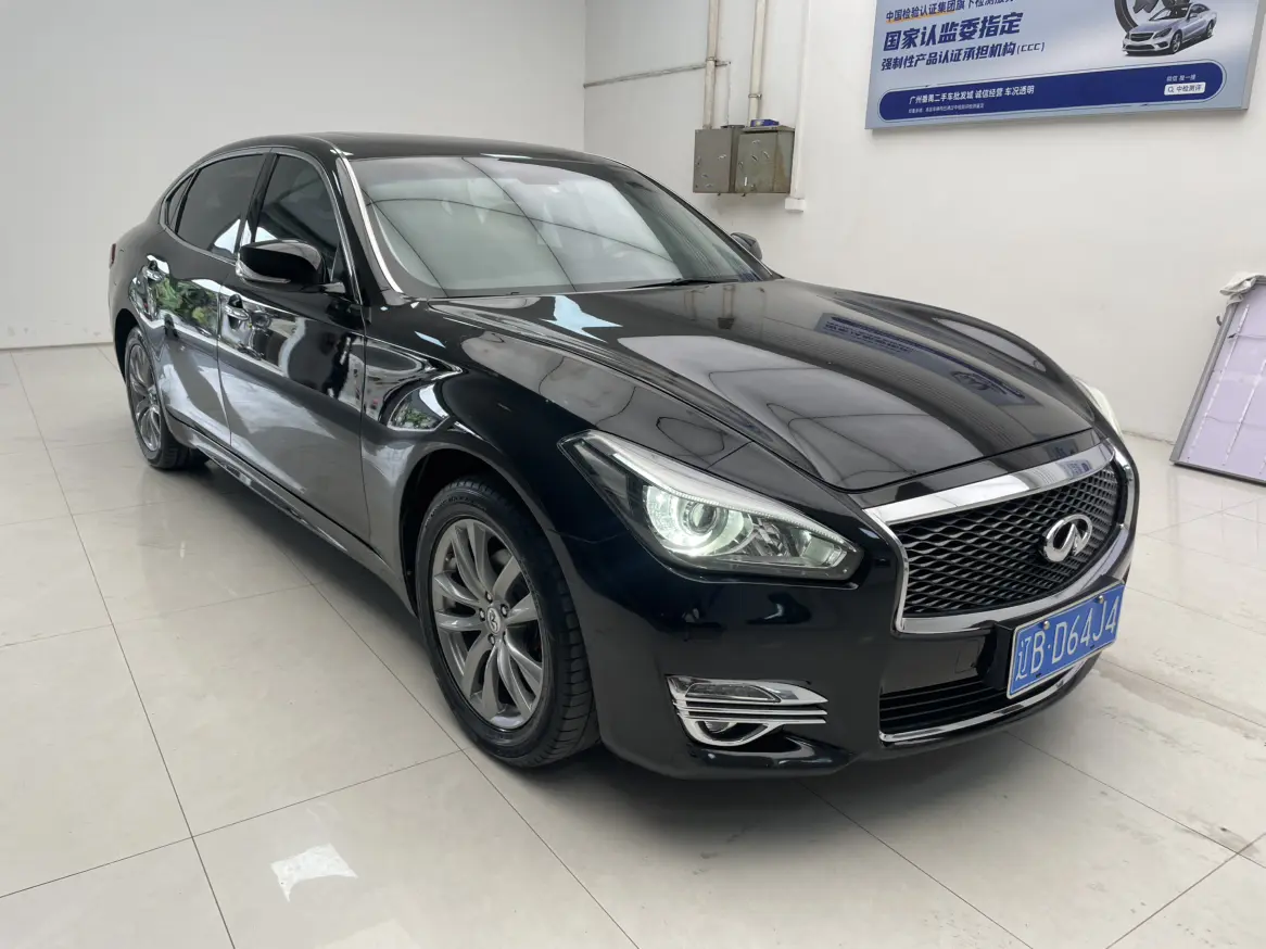 Infiniti Q70