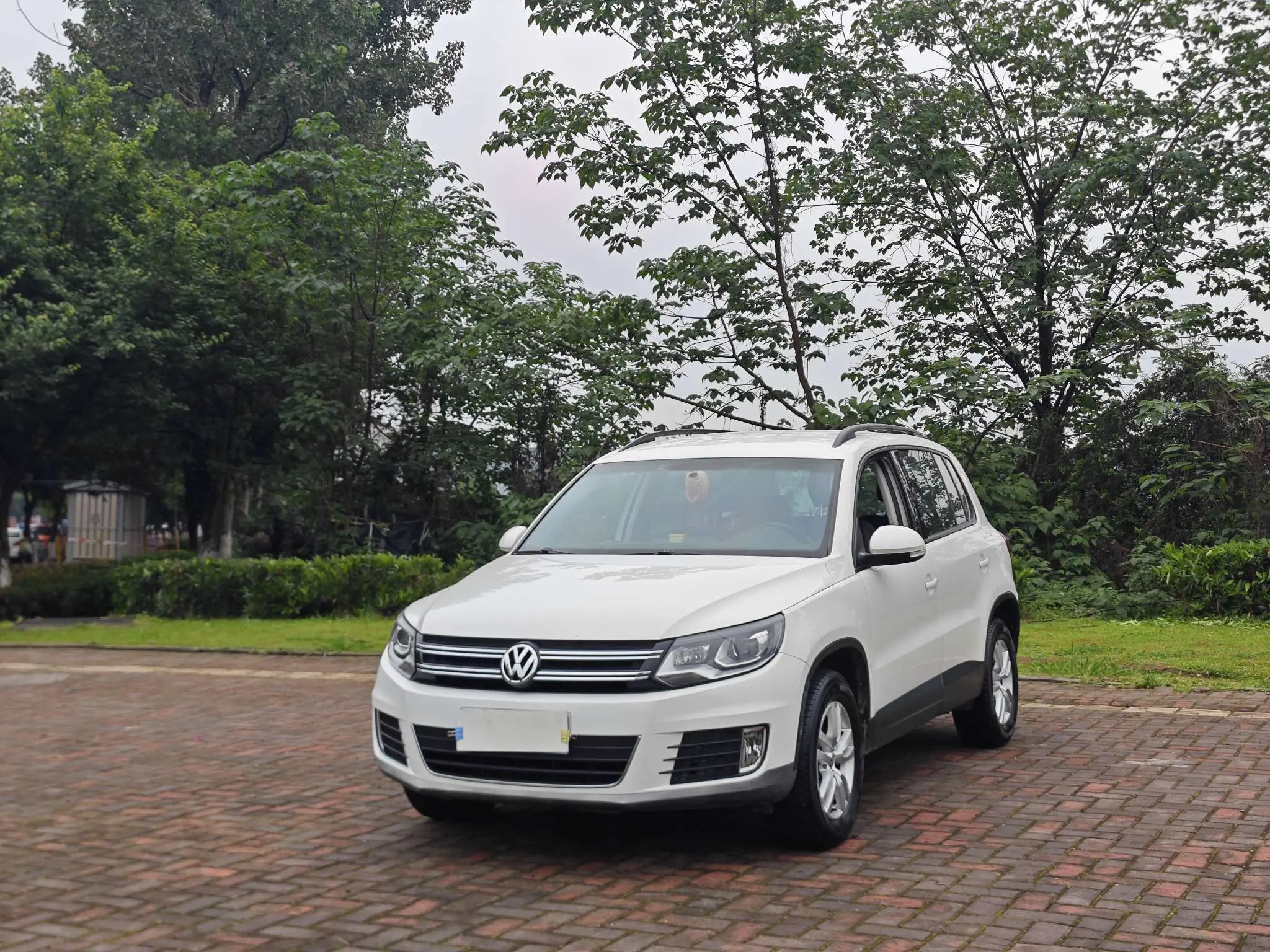 Volkswagen Tiguan (Tharu)
