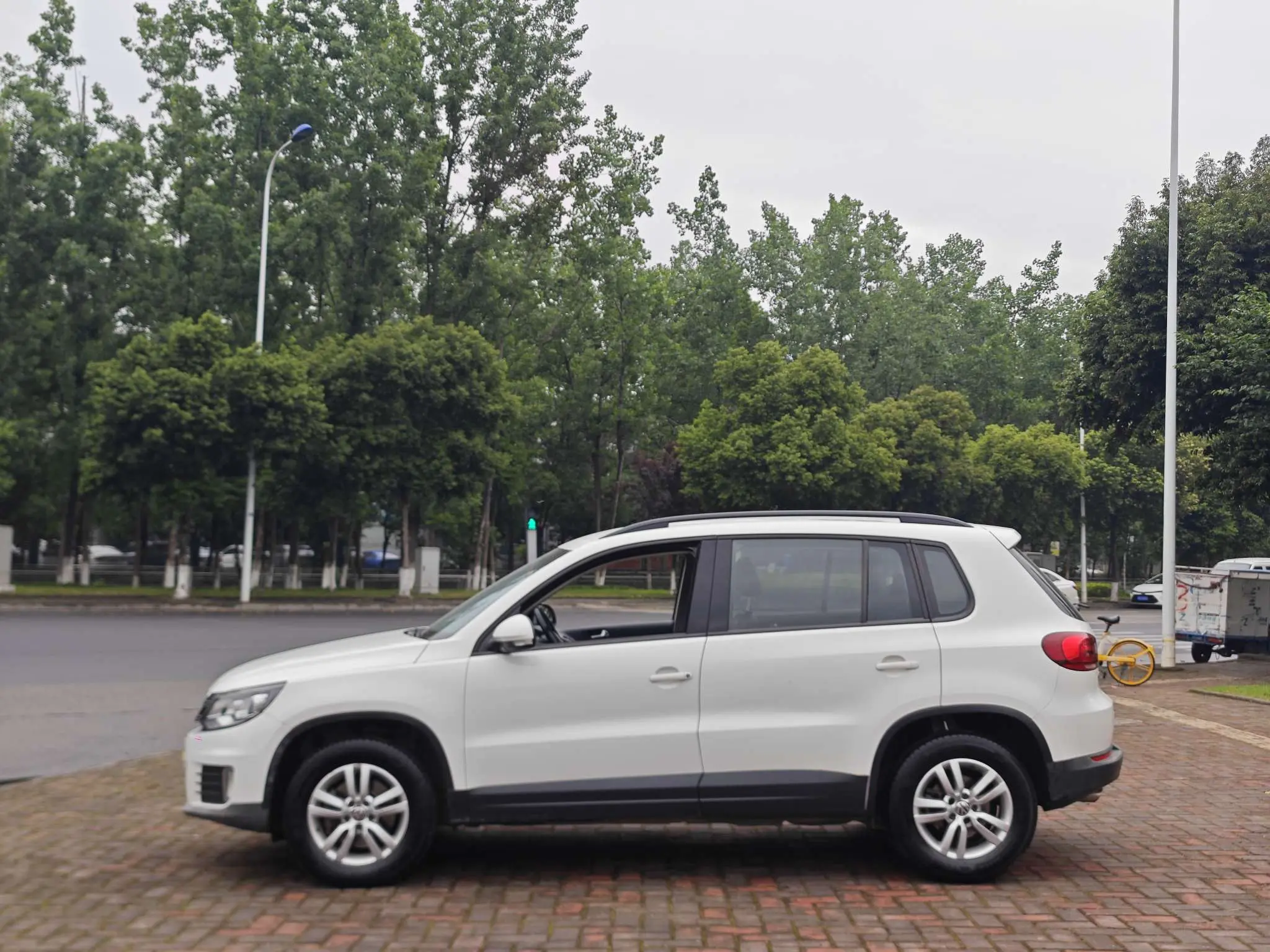 Volkswagen Tiguan (Tharu)
