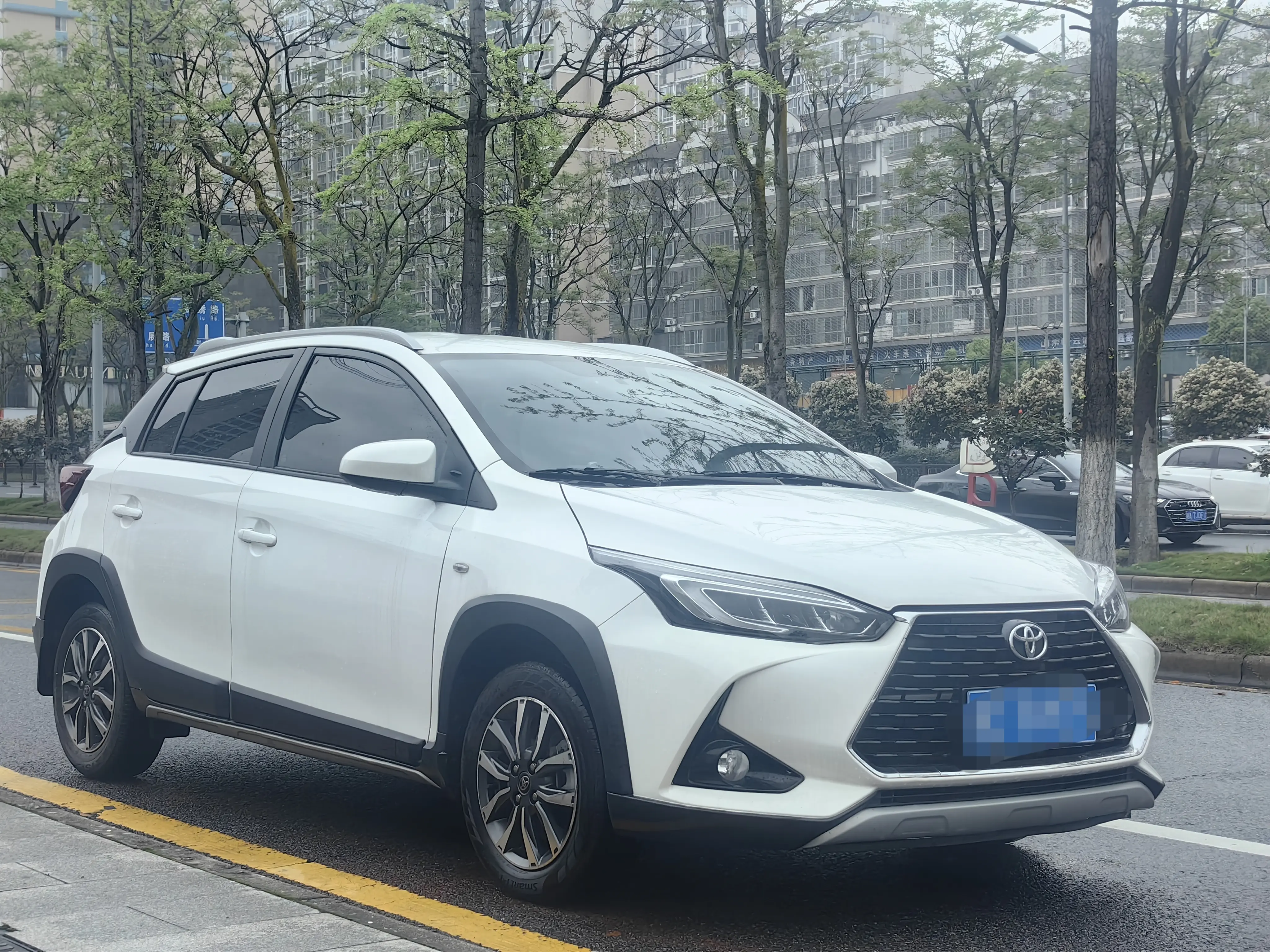 Toyota Yaris L