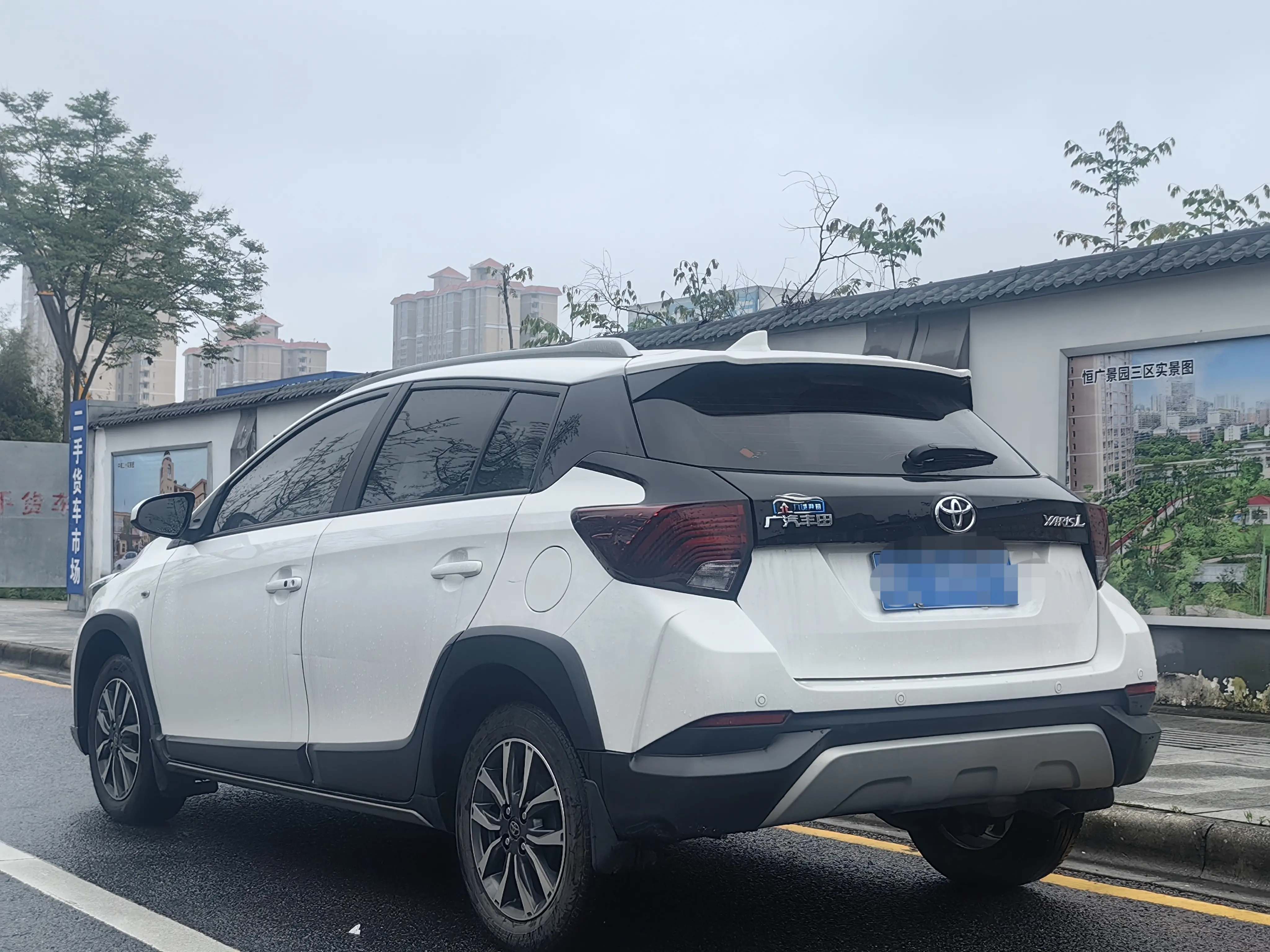 Toyota Yaris L