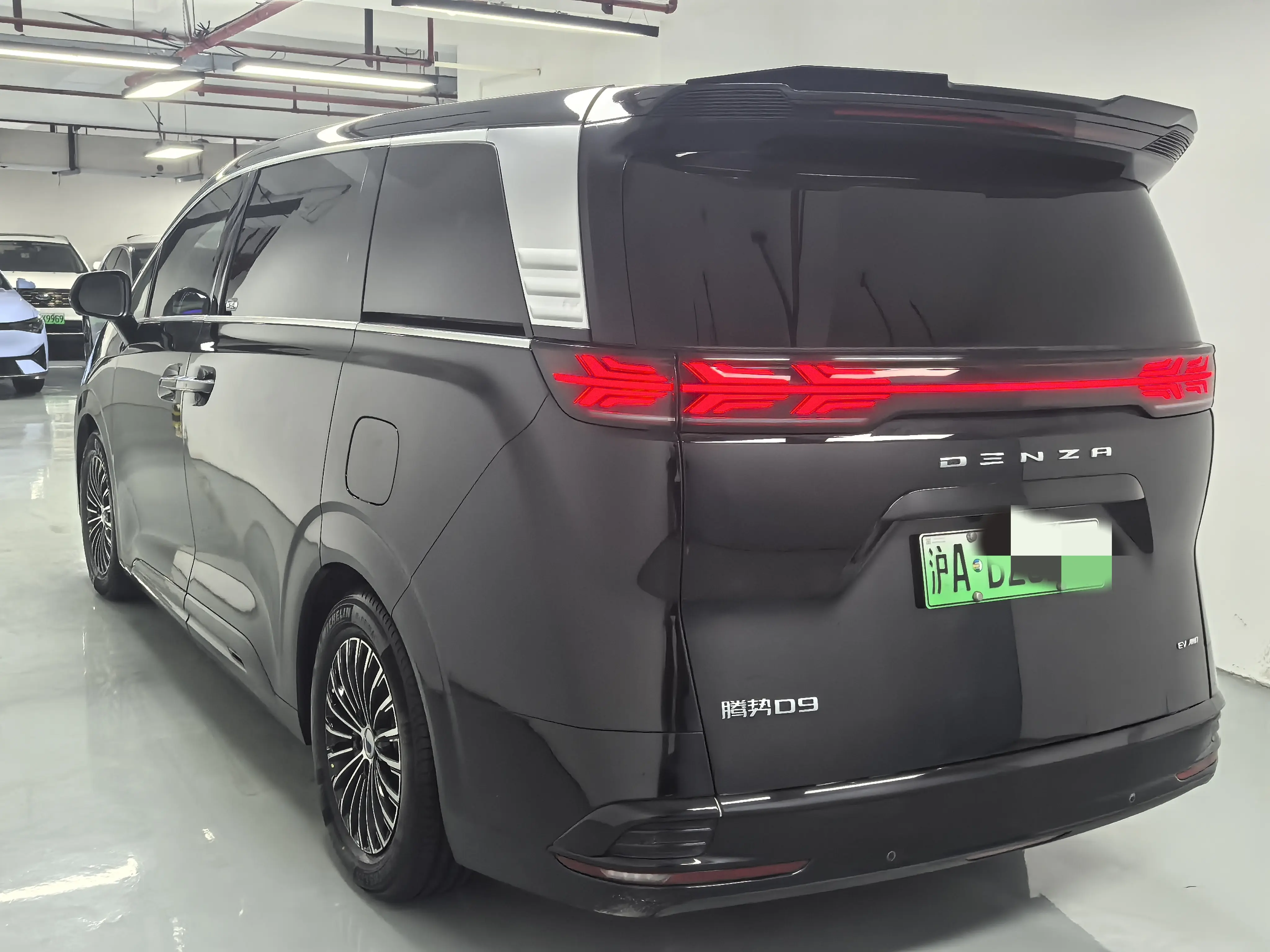 Denza D9 EV