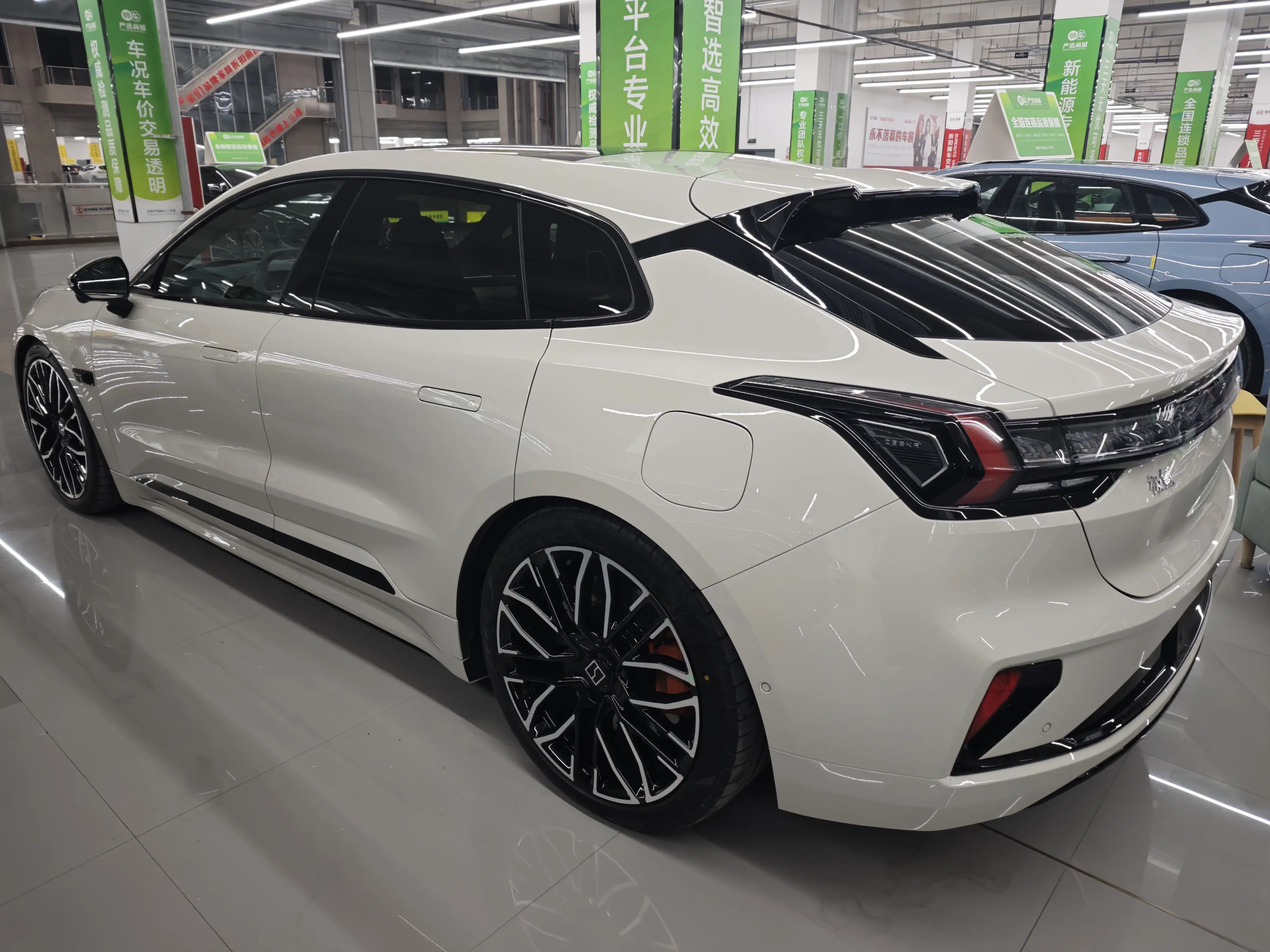 ZEEKR 001