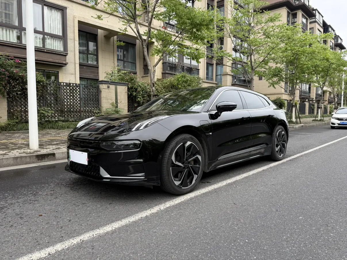 ZEEKR 001