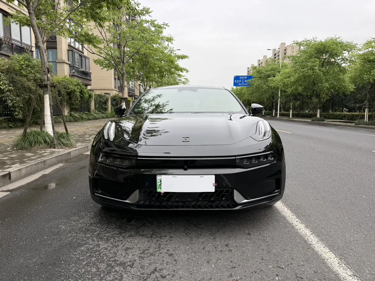 ZEEKR 001