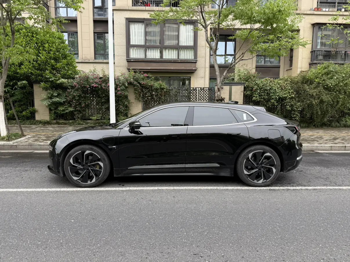 ZEEKR 001