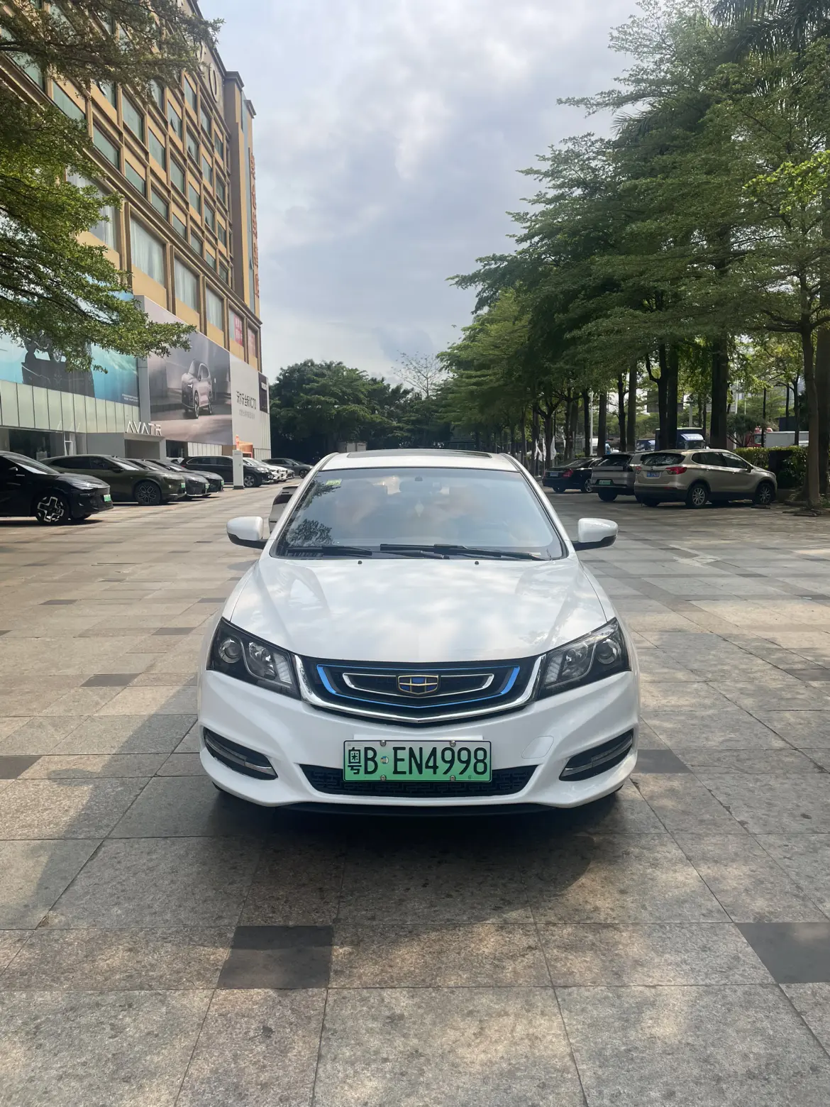 Geely Emgrand EV
