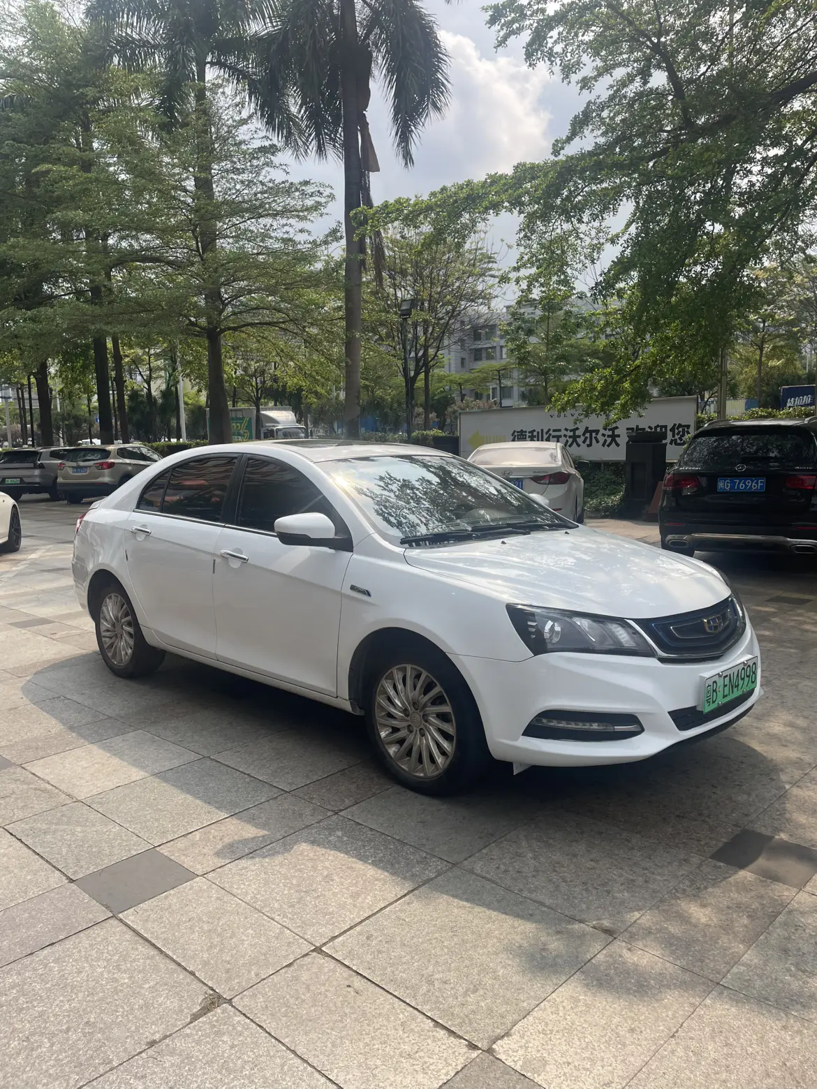 Geely Emgrand EV