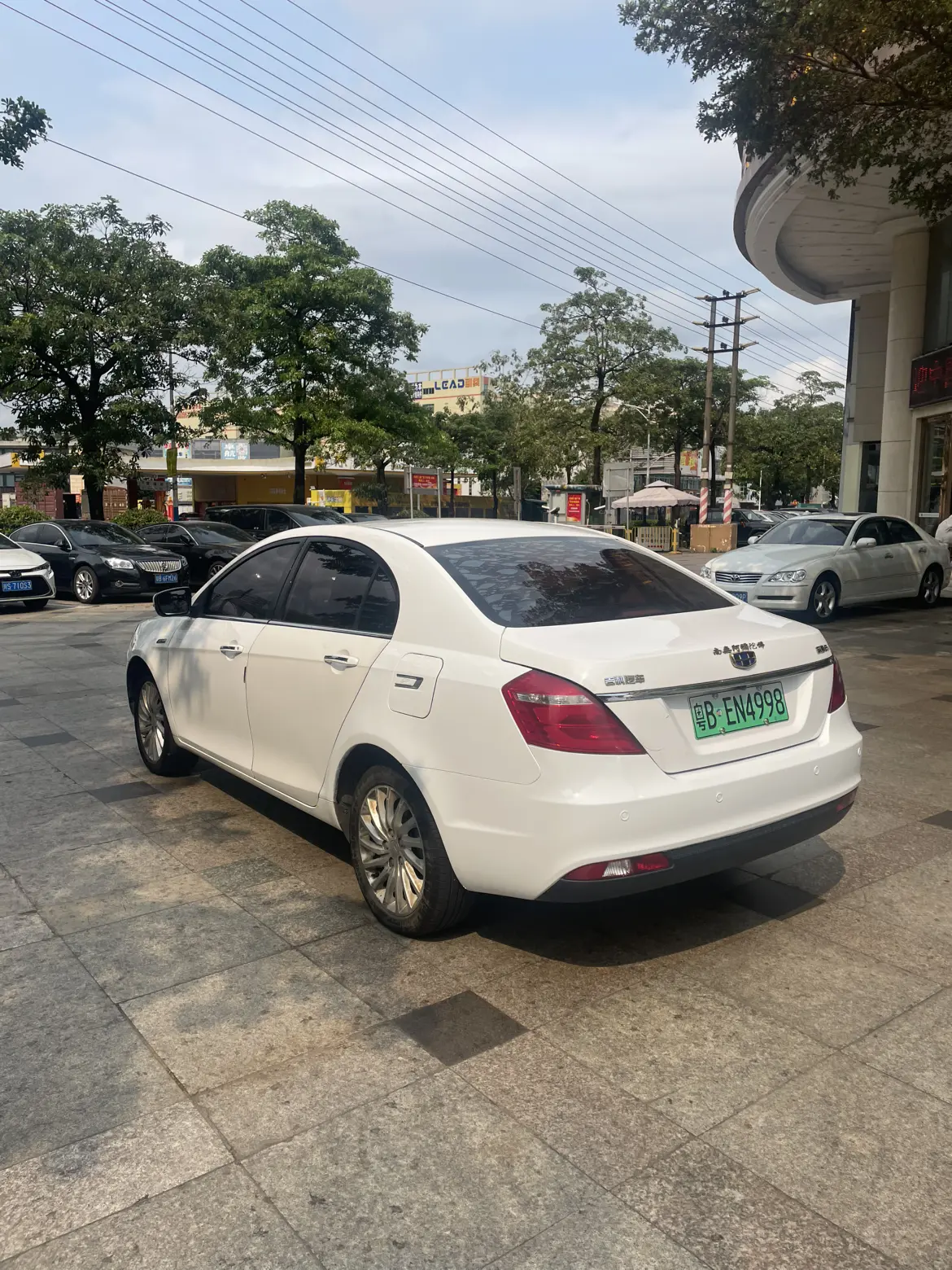 Geely Emgrand EV
