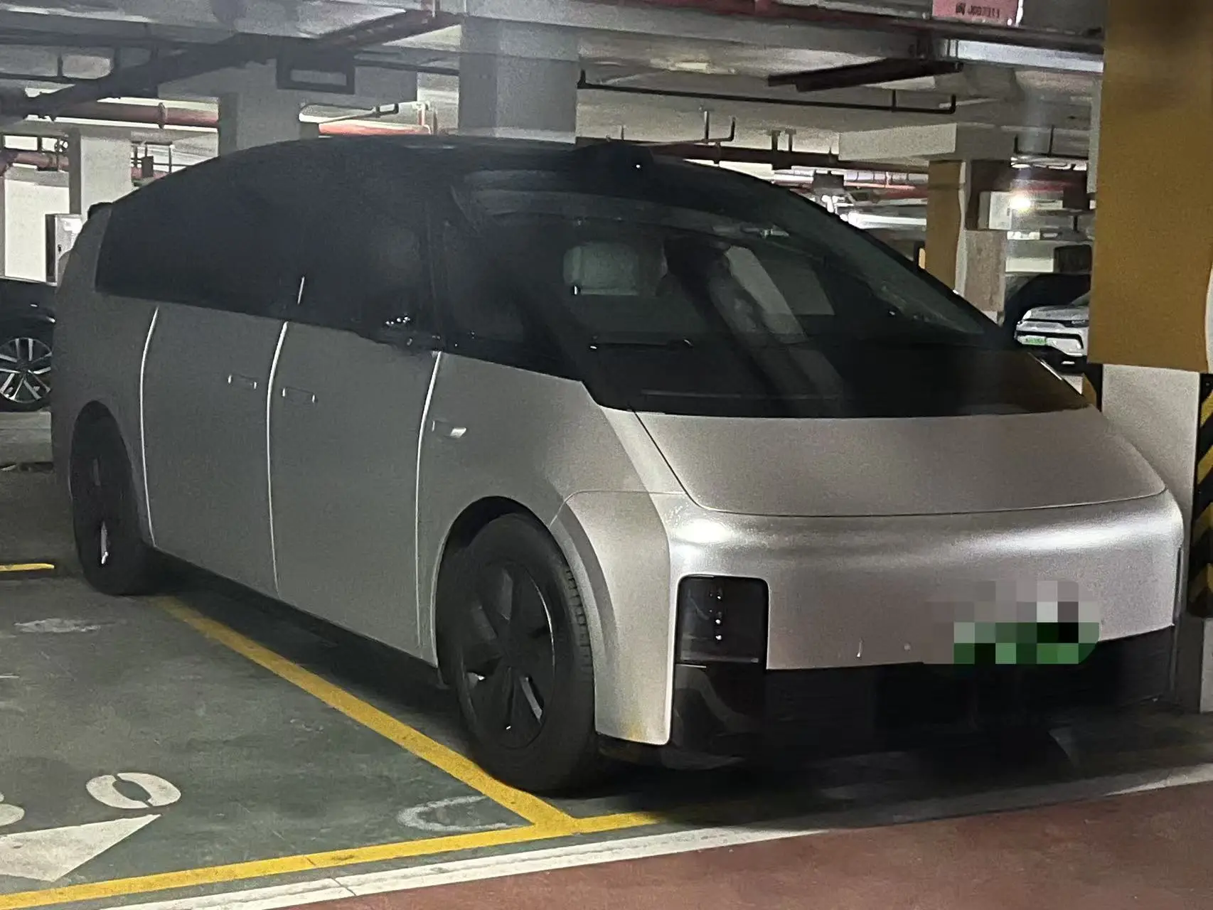 Lixiang MEGA