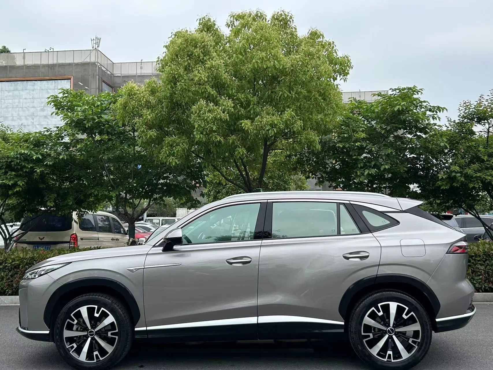 Roewe D5X DMH