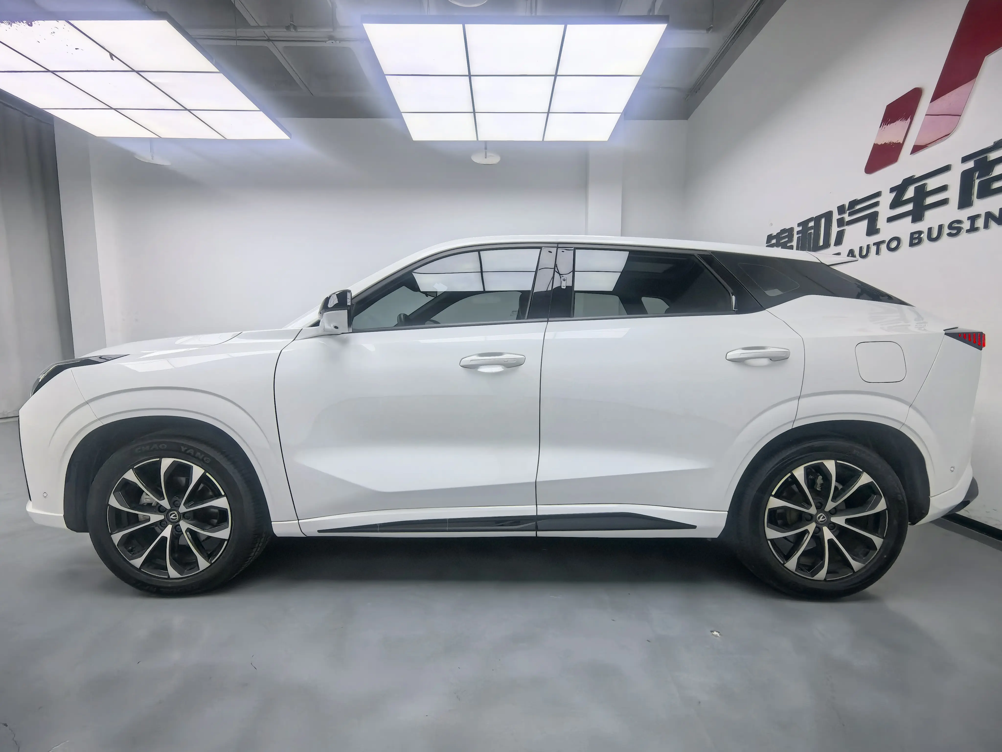 Changan UNI-Z PHEV