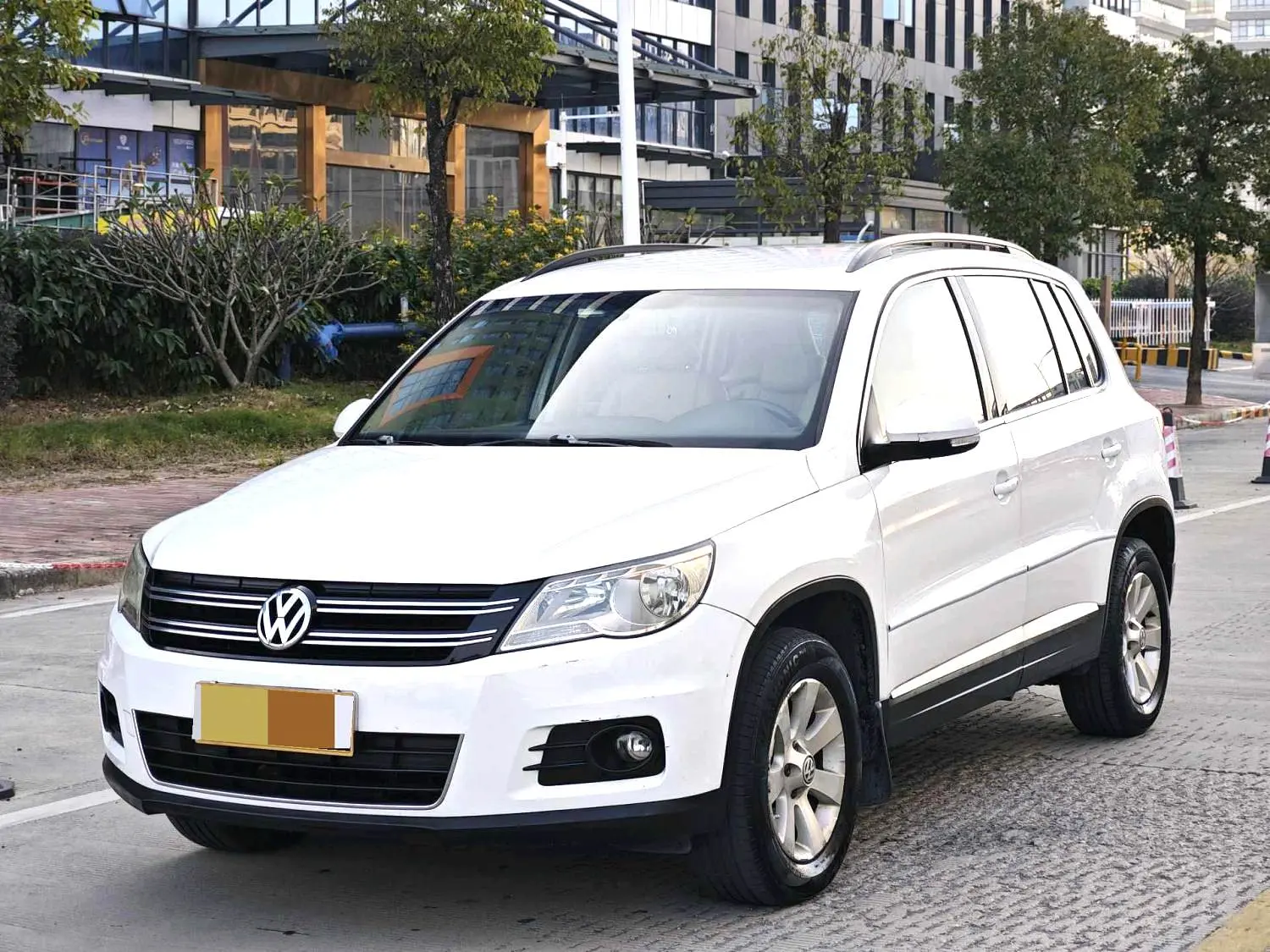 Volkswagen Tiguan (Tharu)
