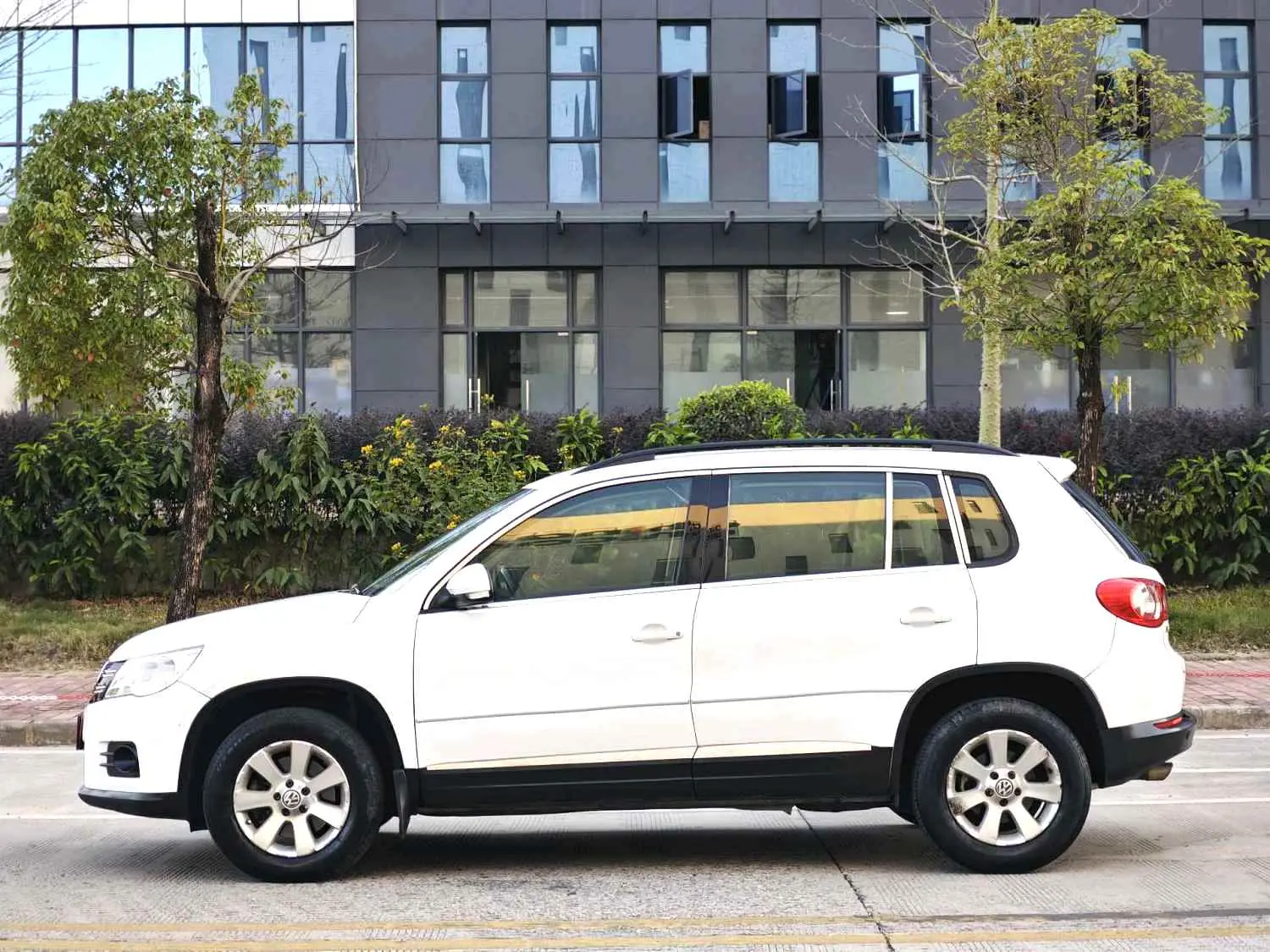 Volkswagen Tiguan (Tharu)
