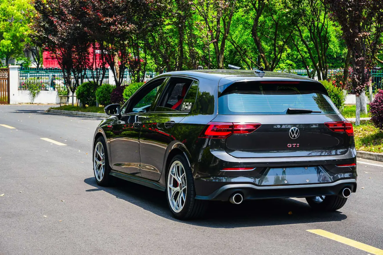 Volkswagen Golf GTI