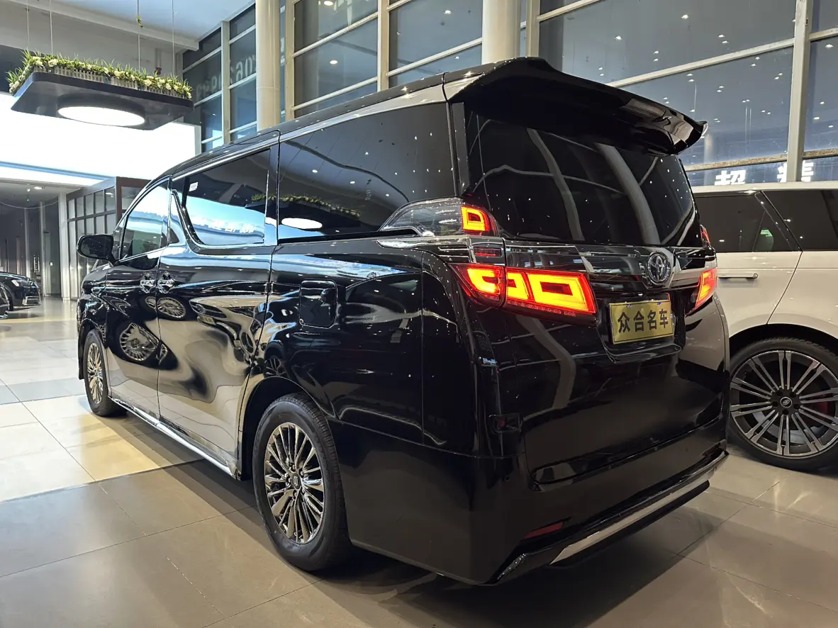 Toyota Crown Wellfire