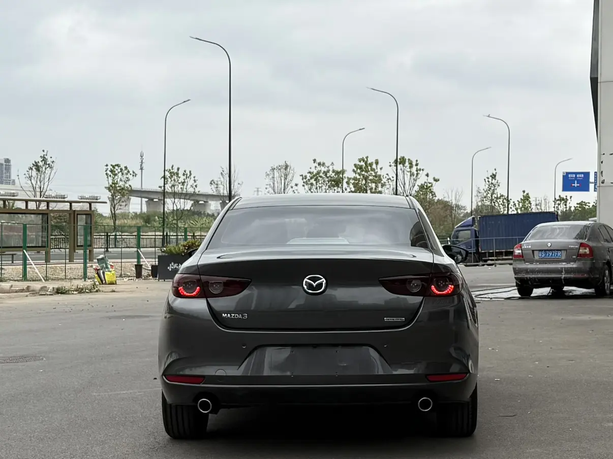 Mazda Axela
