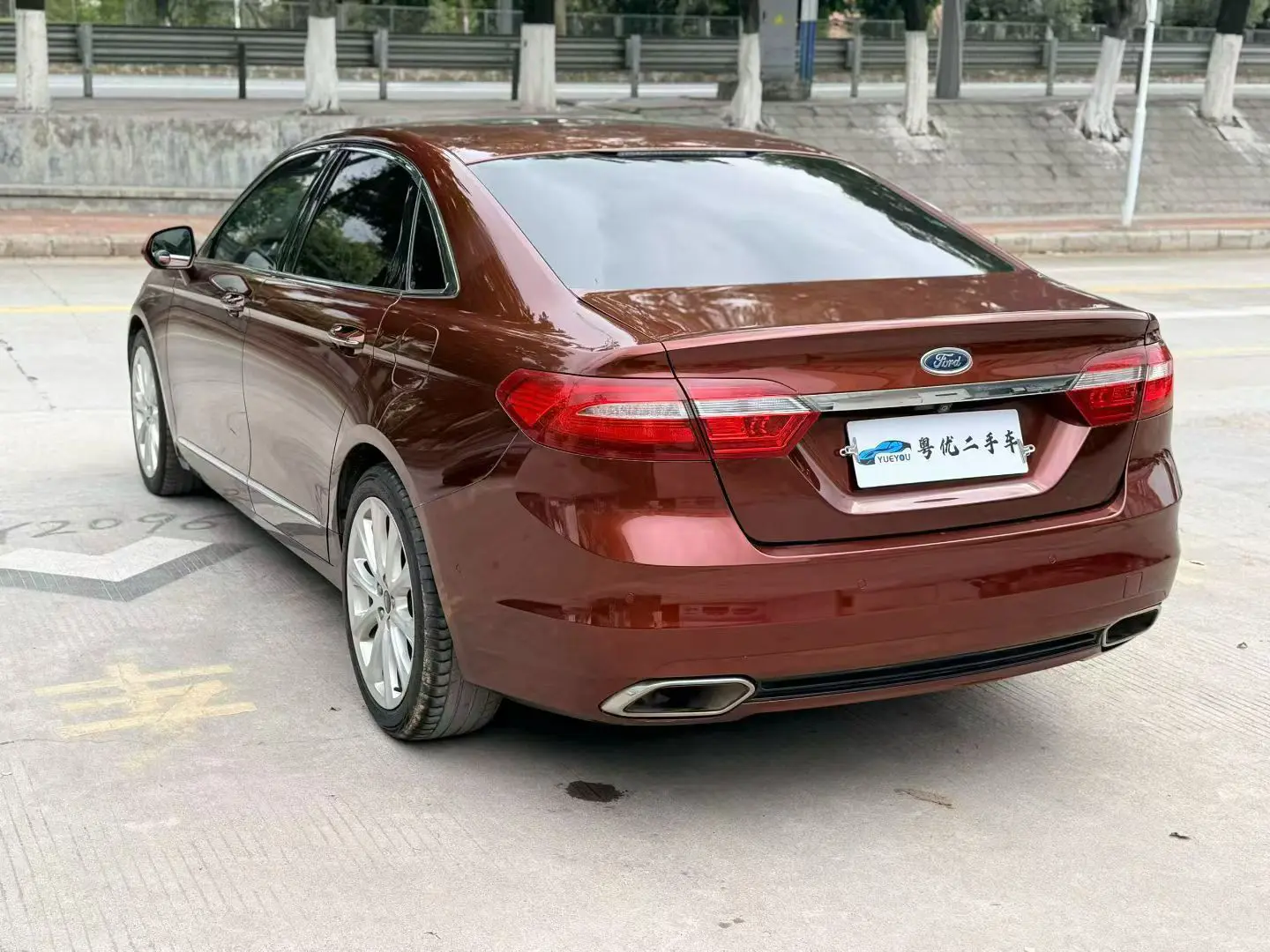 Ford Taurus