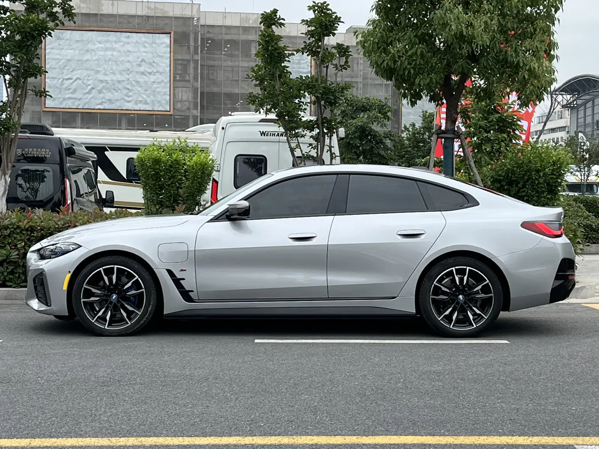 BMW i4