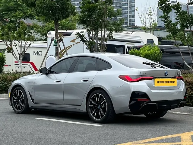 BMW i4