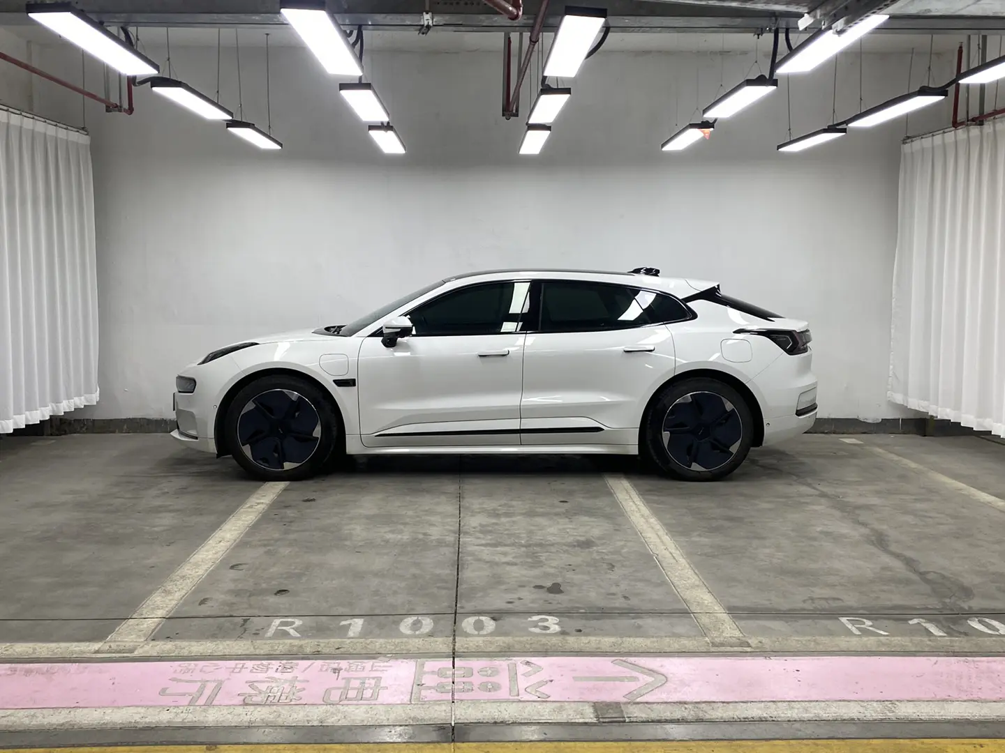 ZEEKR 001