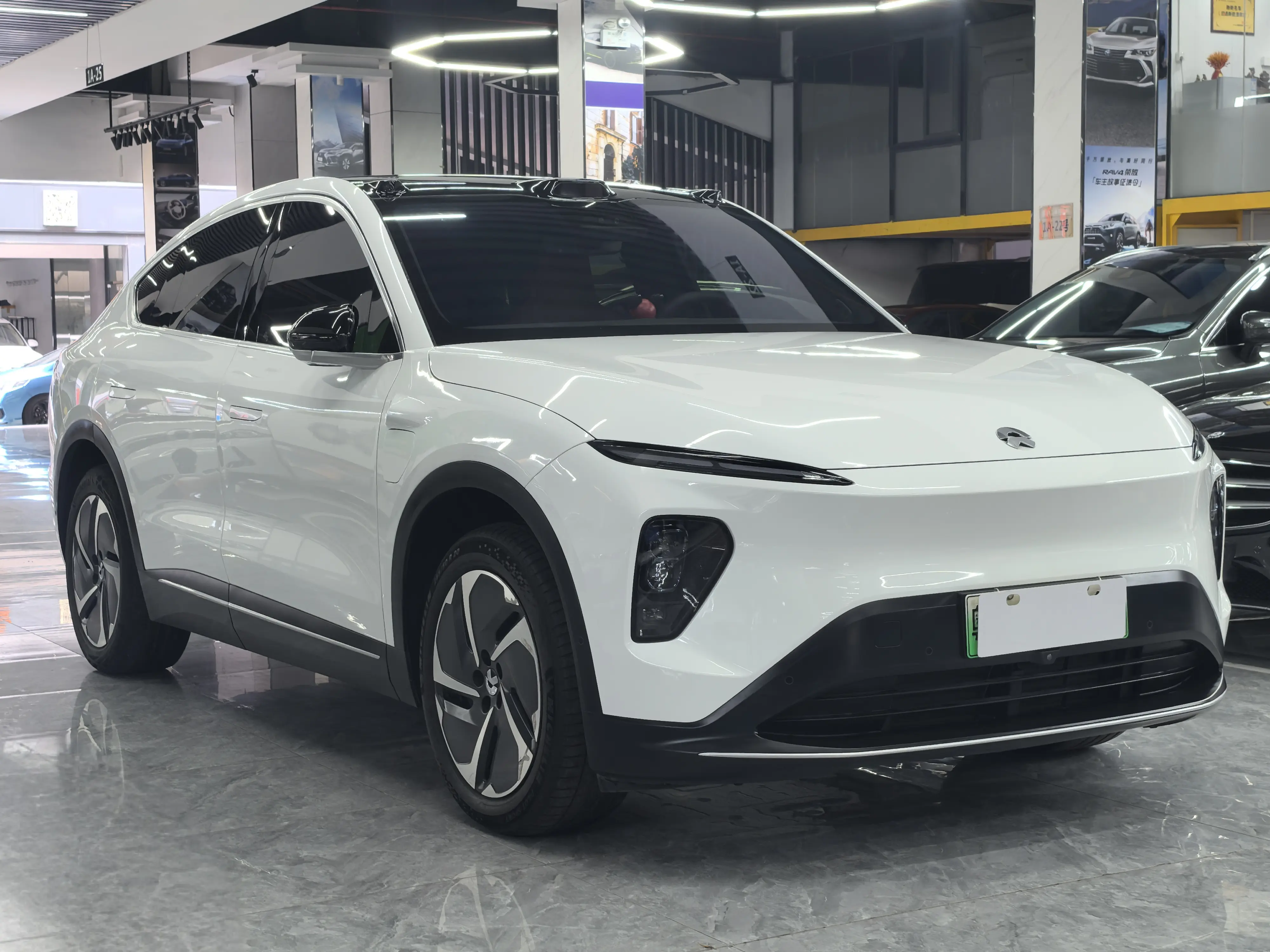 NIO EC7