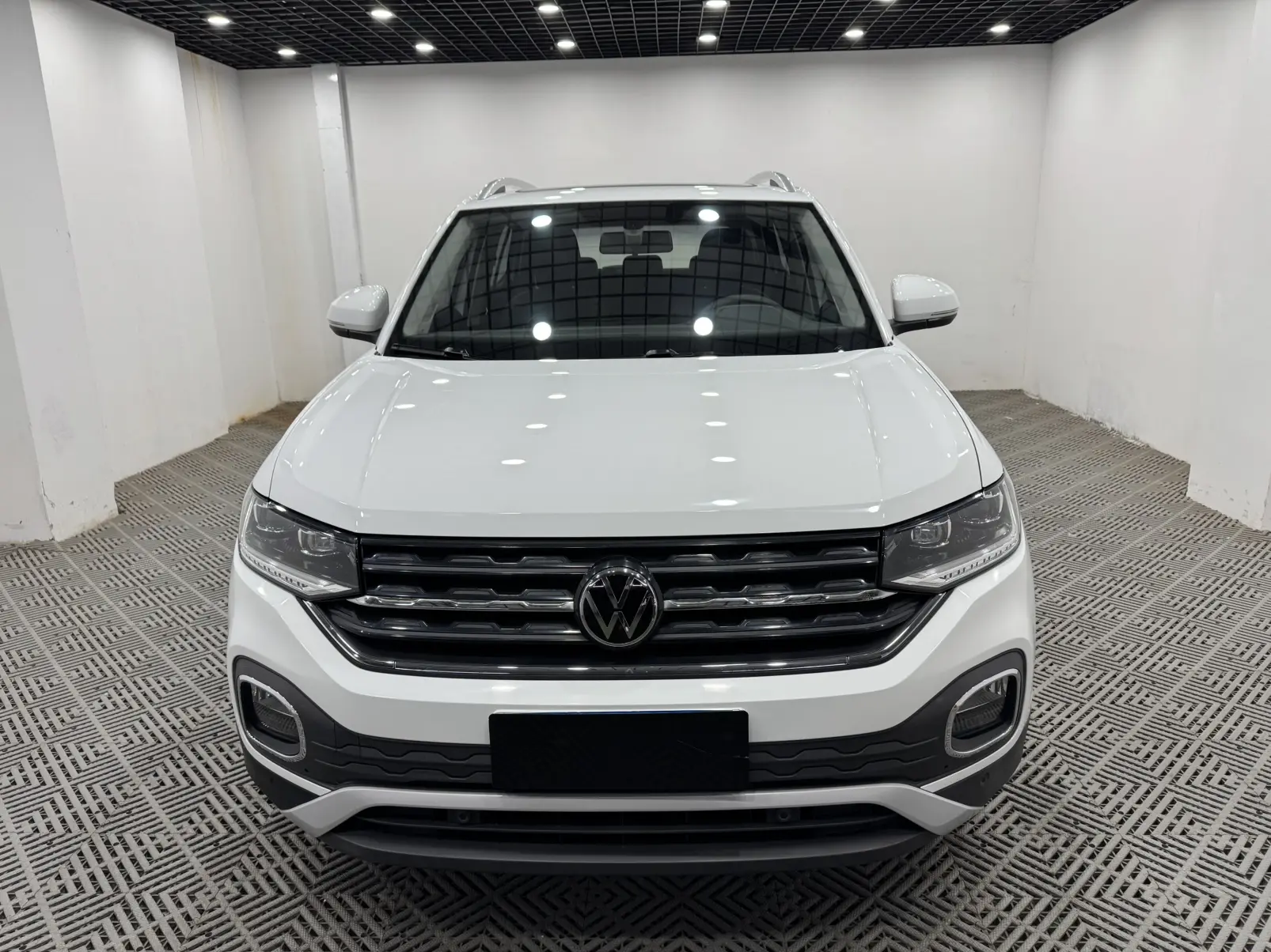 Volkswagen Explore the shadows
