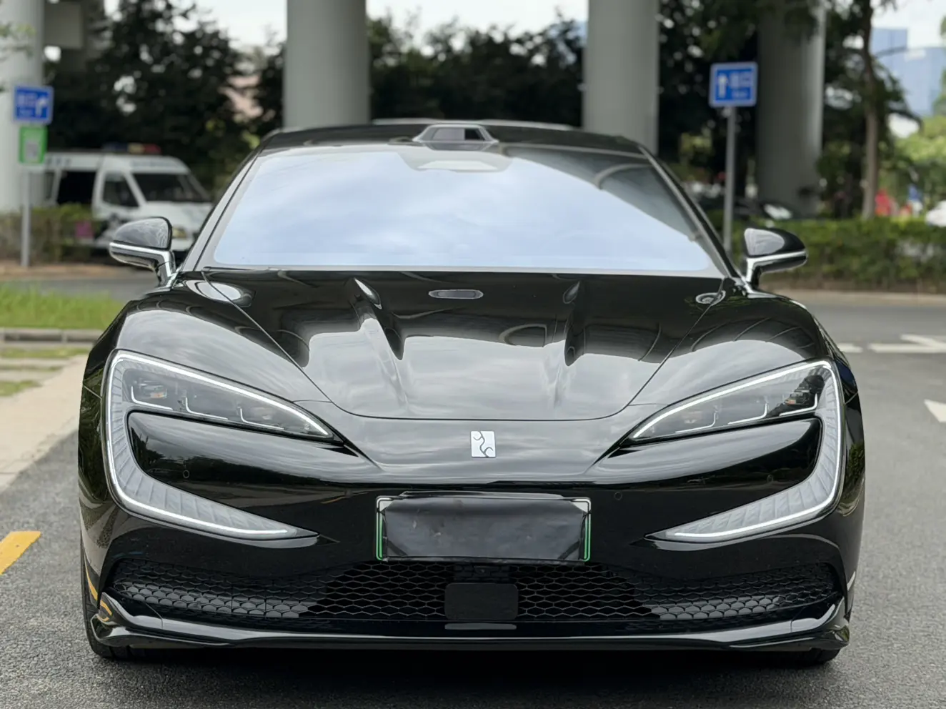 BYD Looking up at the U7 EV