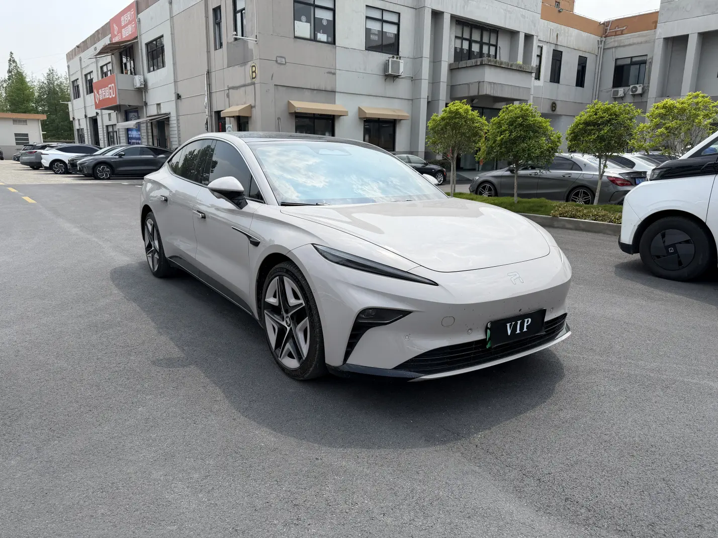 Rising Auto Feifan F7