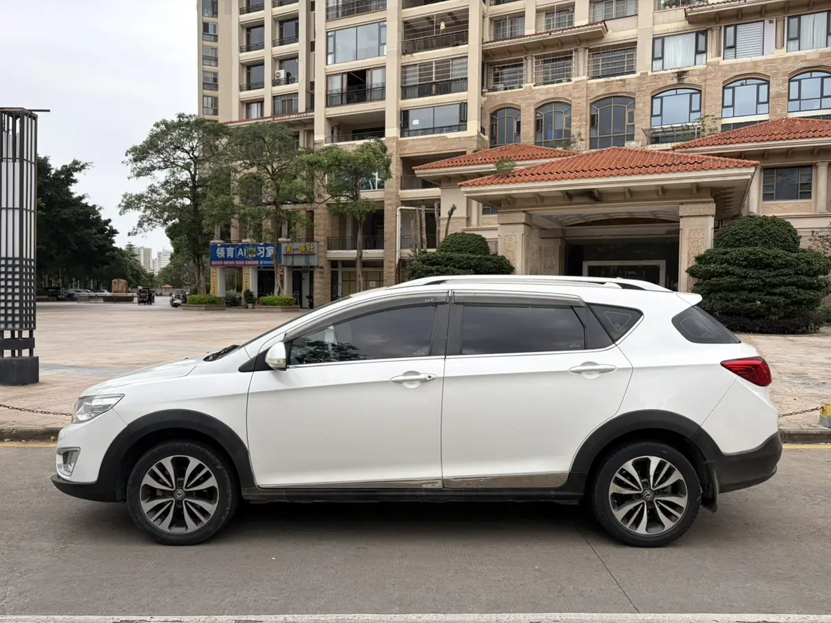 Dongfeng Fengshen AX3