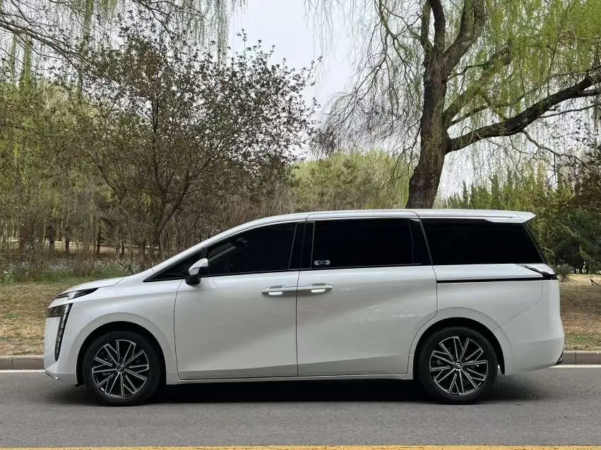 GAC Trumpchi E8