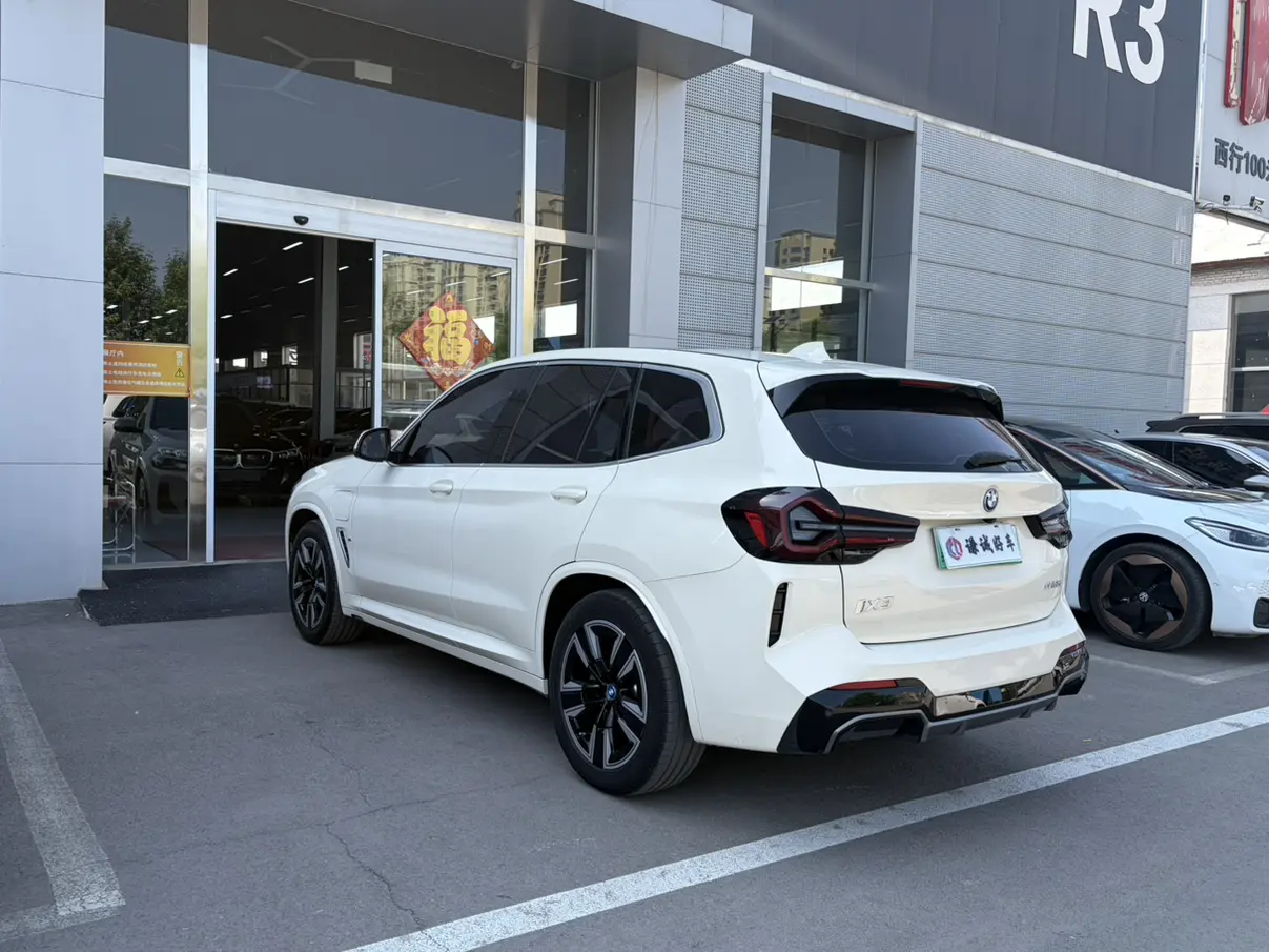 BMW iX3