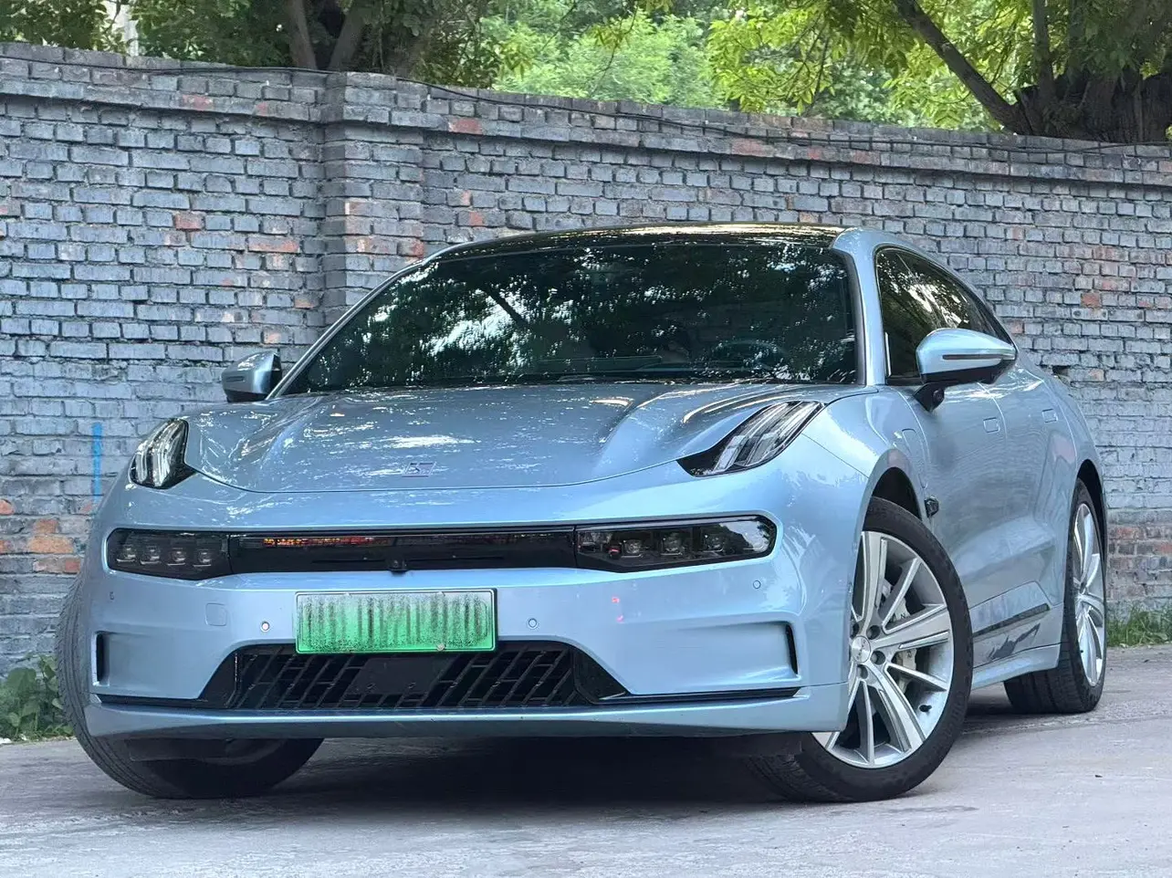 ZEEKR 001