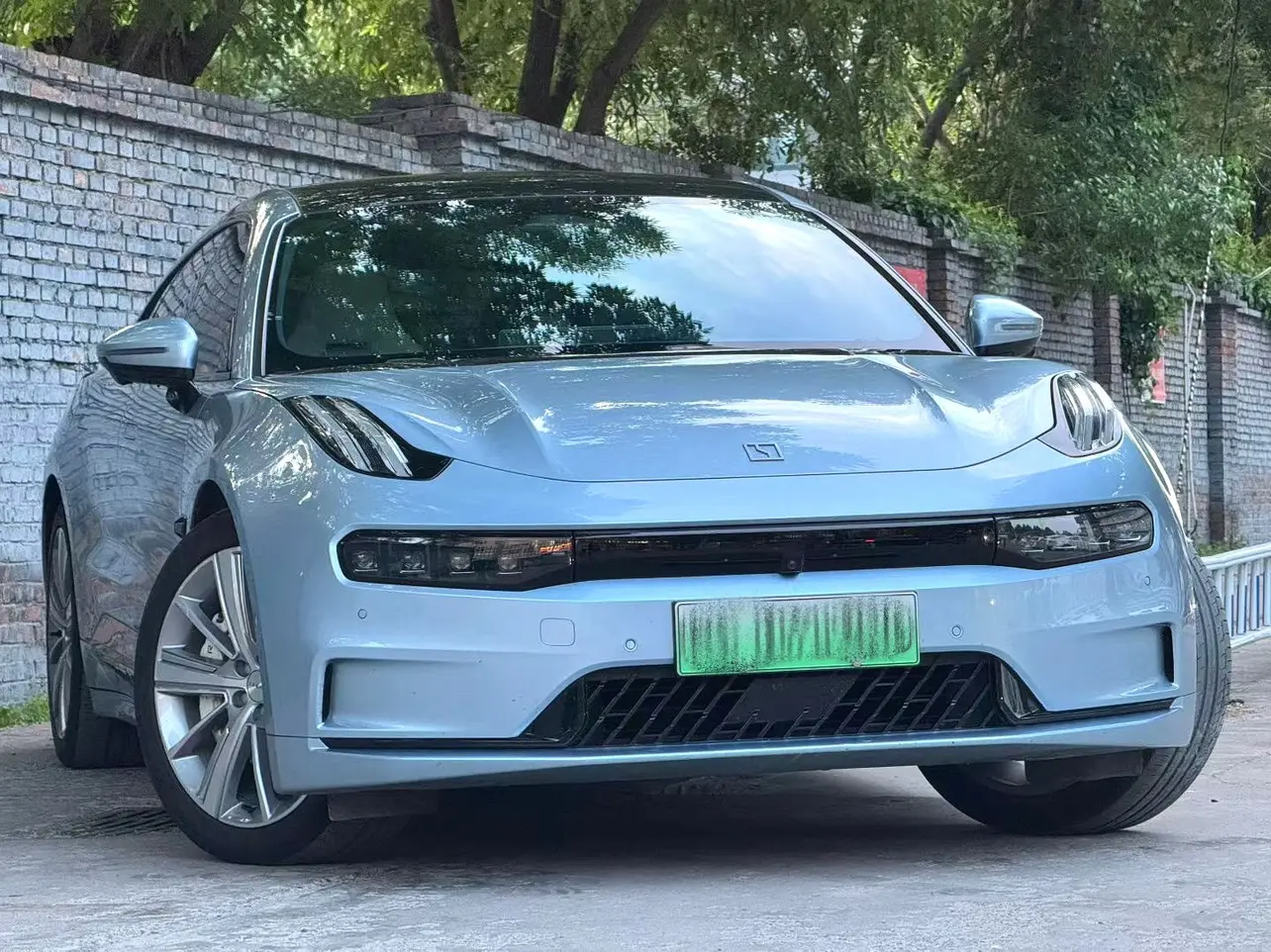 ZEEKR 001